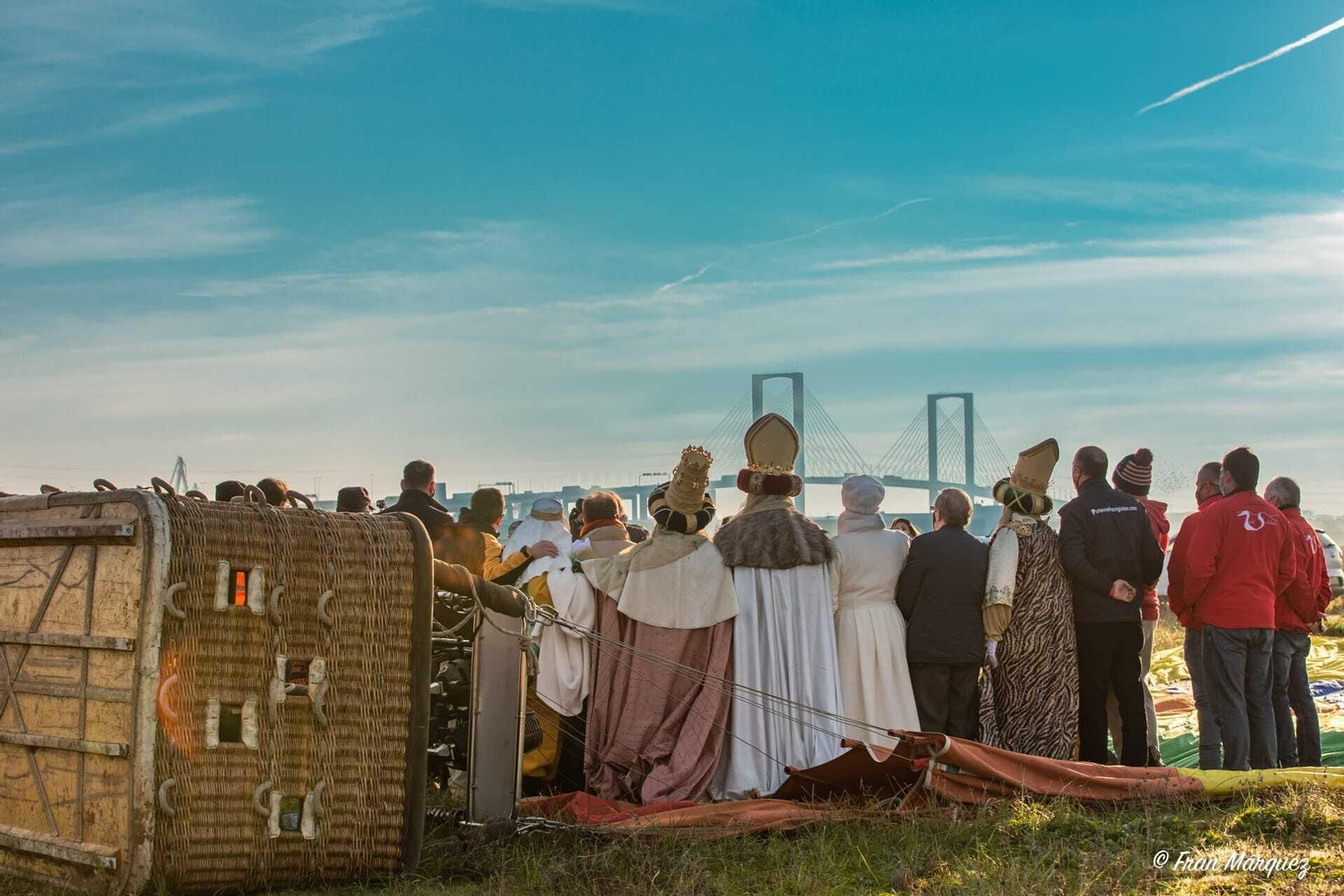 Fotos del vuelo de los Reyes Magos sobre Sevilla
