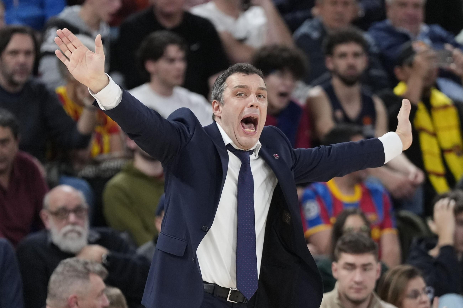 El Baskonia vendrá a Málaga tras tres prórrogas y derrota en el Palau en un partido histórico