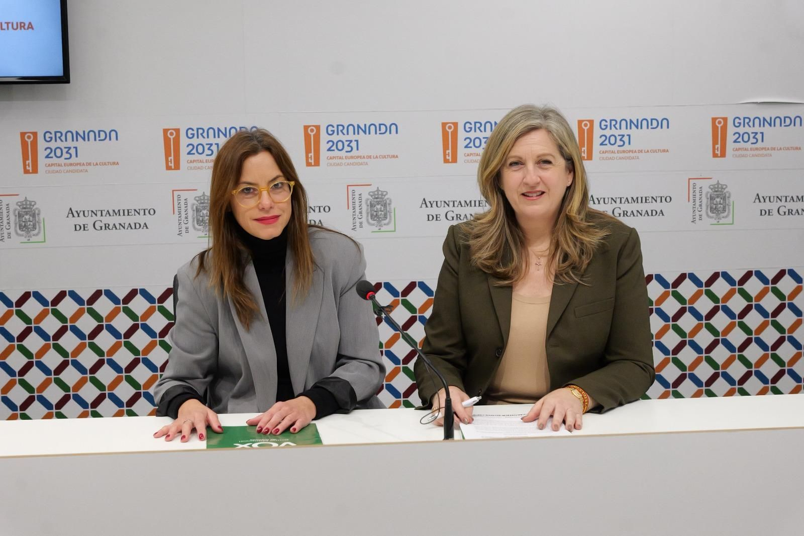 Las concejales de Vox en el Ayuntamiento de Granada, Mónica Rodríguez y Beatriz Sánchez Agustino