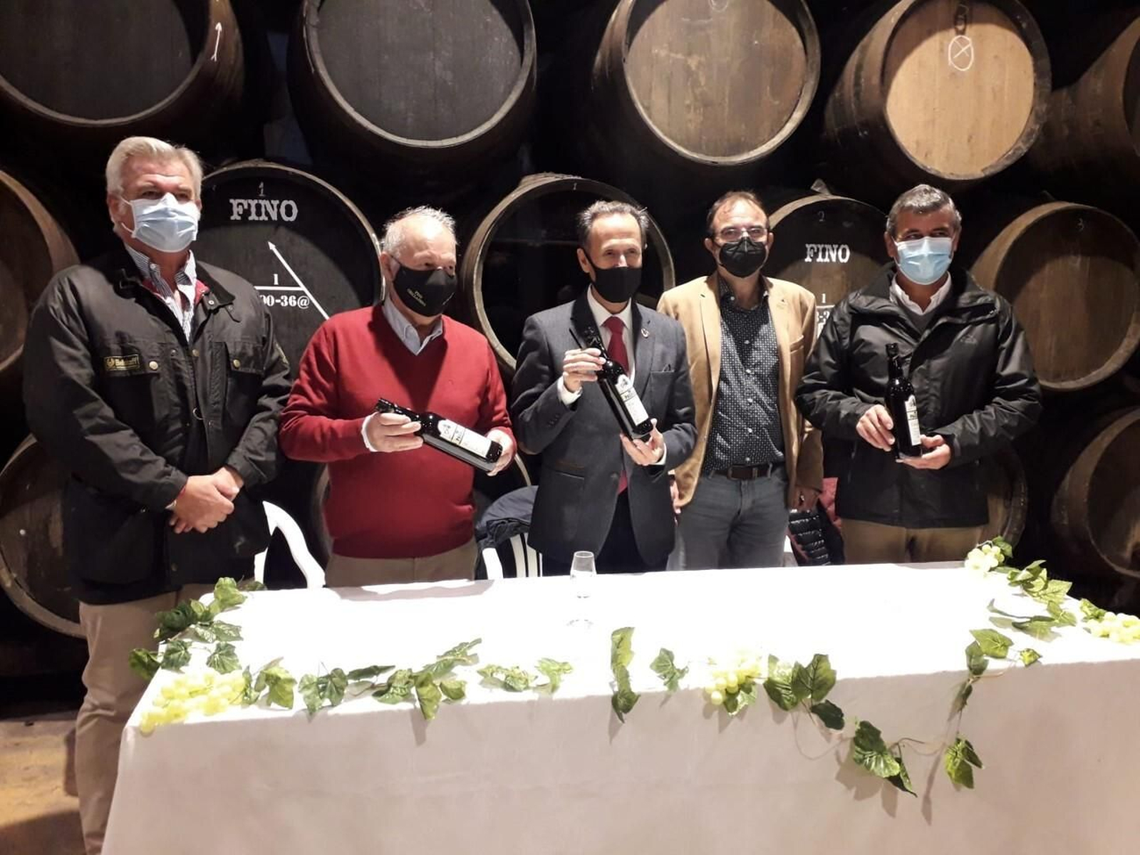 Momento de la presentación del caldo chiclanero en las instalaciones de la Cooperativa.