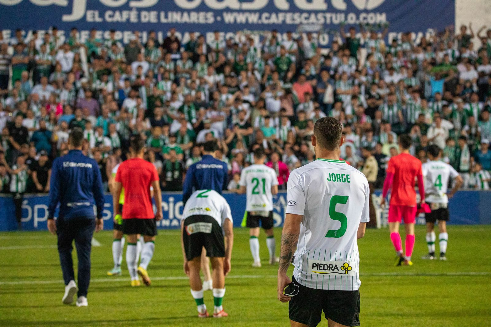 Las imágenes de la afición del Córdoba CF en Linares