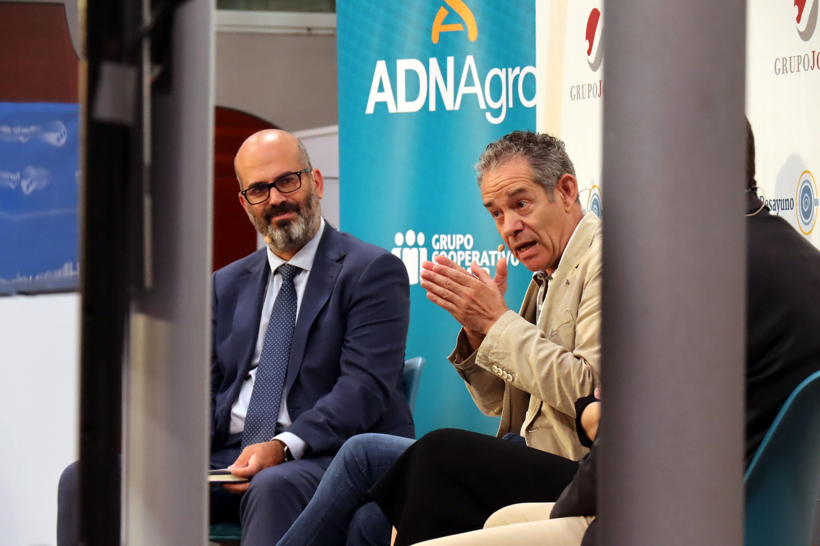 Las imágenes en el Desayuno-Coloquio del Grupo Joly "Competitividad innovación y eficiencia el sector de los frutos rojos ante el reto de la sostenibilidad"