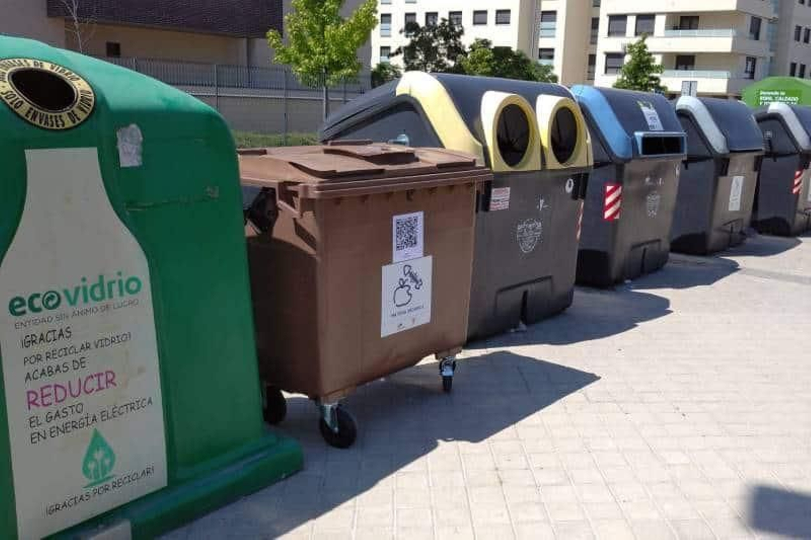 Contenedores de basura en Puente Genil.