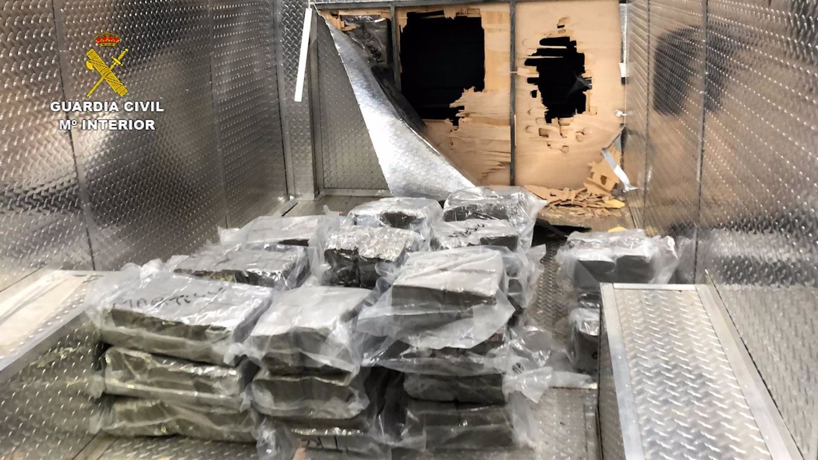 Tres detenidos acusados de gestionar grandes envíos de hachís que preparaban en una finca de El Ejido