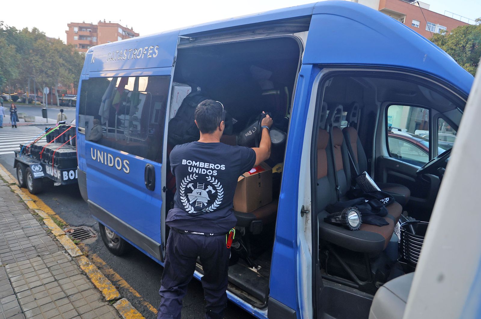 Imágenes de la partida de los bomberos de BUSF Huelva hacia Valencia