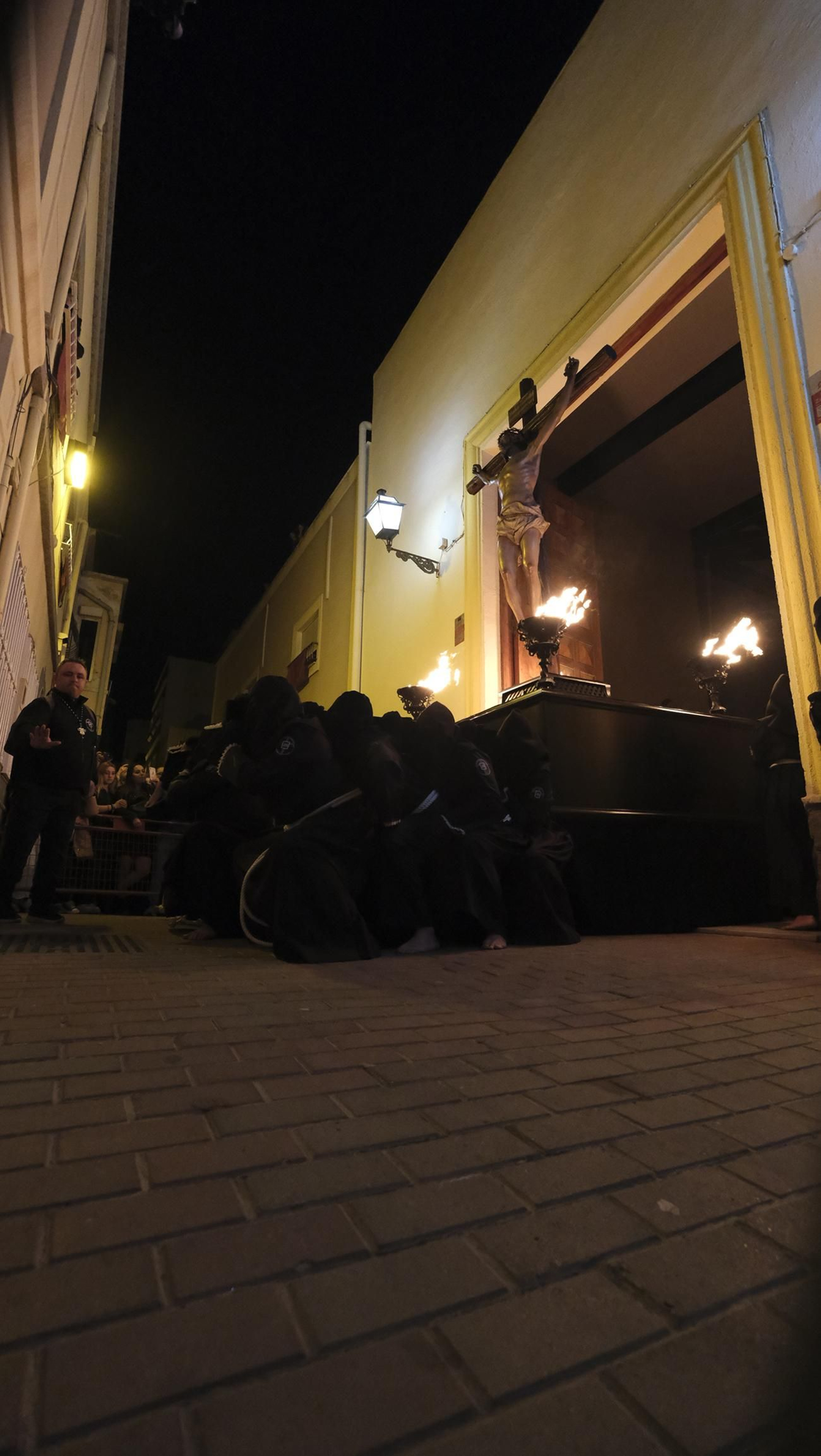 Procesión del Perdón en Almería, en imágenes