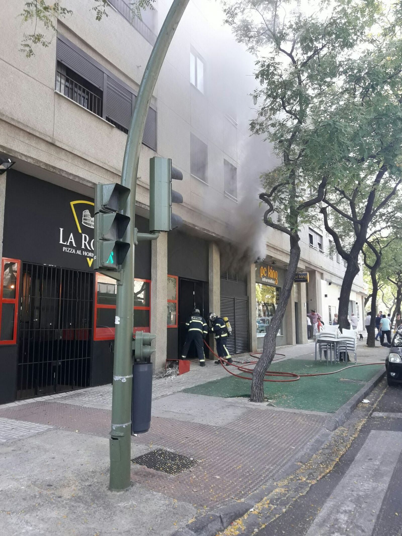 Incendio en la pizzería 'La Roma', en la Cruz Roja