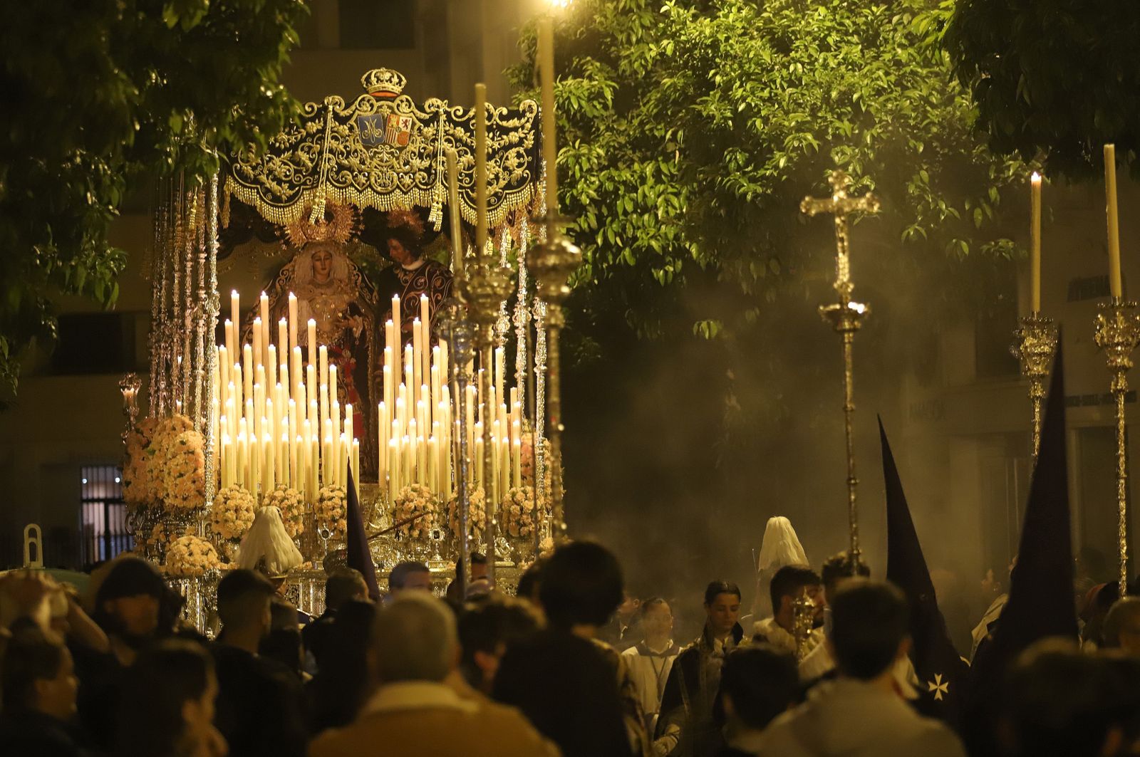 La Hermandad El Nazareno en la madrugá de la Semana Santa de Huelva 2023, en imágenes