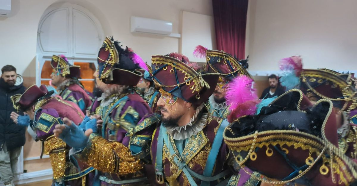 'El manicomio' defiende la identidad gaditana en un pasodoble en recuerdo a personajes de la ciudad