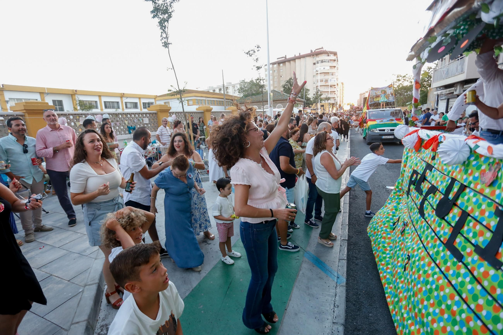 Búscate en las fotos de la cabalgata de la Feria de La Línea