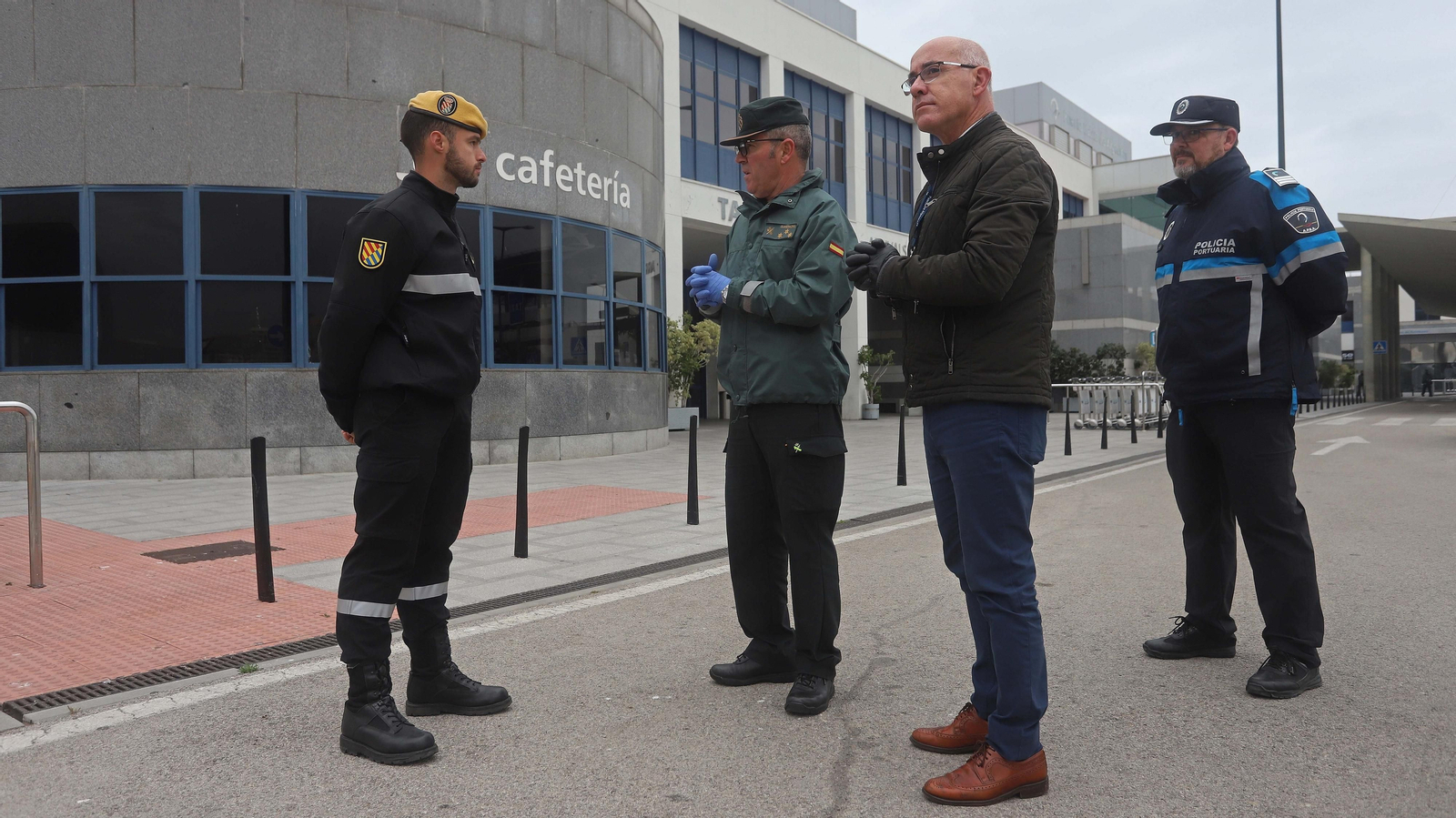 Fotos del despliegue de la UME en el puerto de Algeciras contra el coronavirus