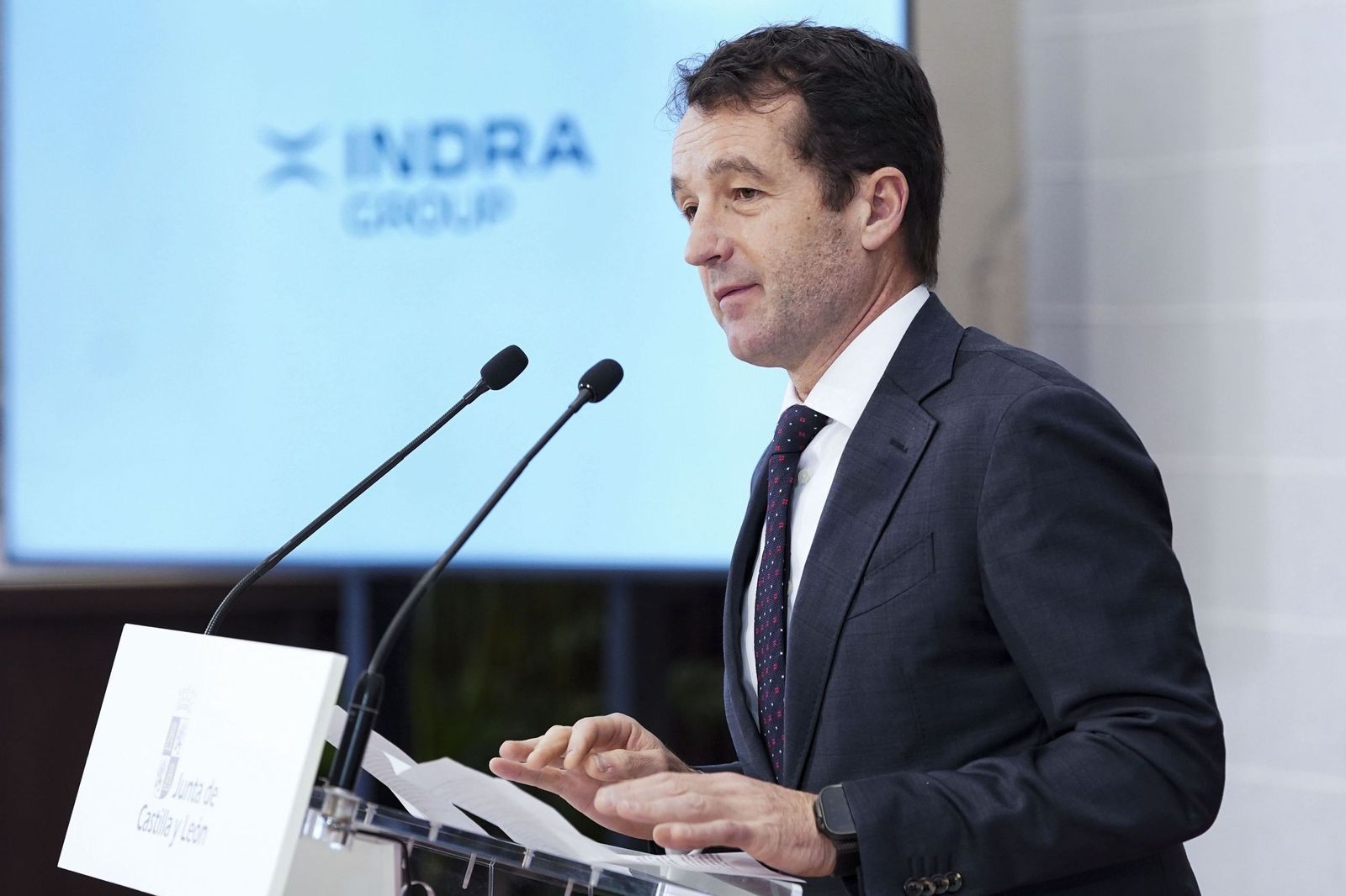 El presidente ejecutivo de Indra Group, Ángel Escribano, en un acto público de la empresa.
