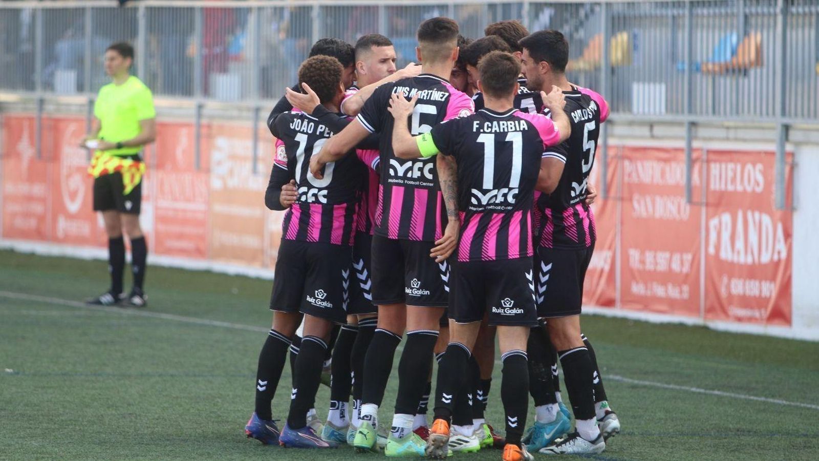 Los jugadores de la Balona festejan el tanto de Álex Hernández Los jugadores de la Balona festejan el tanto de Álex Hernández