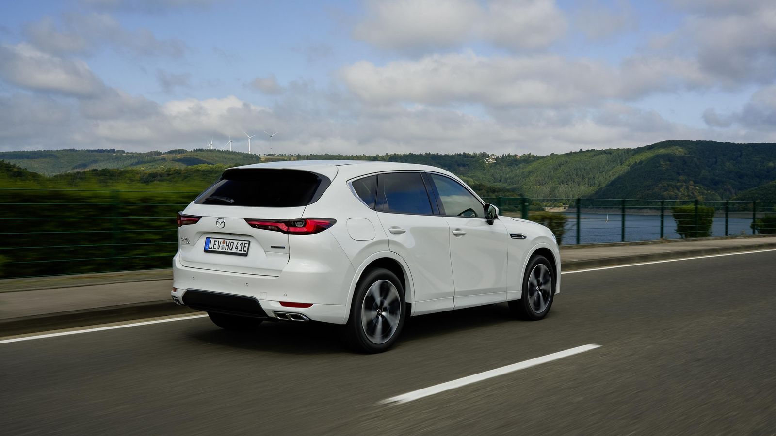 El CX-60 acredita una aceleración de 0 a 100 km/h de 5,8 s y una velocidad punta de 200 km/h.