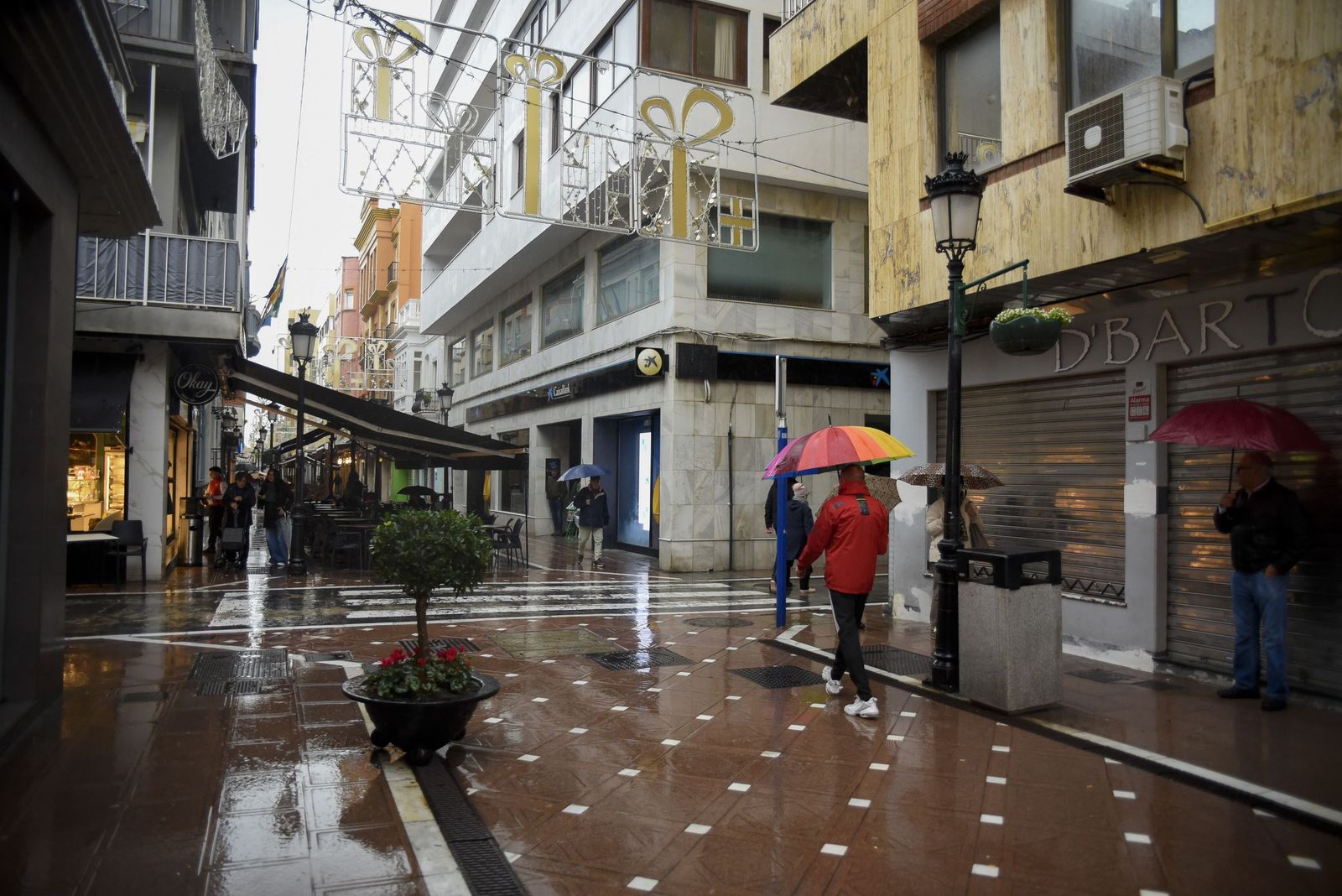 Las fotos de un sábado lluvioso en La Línea