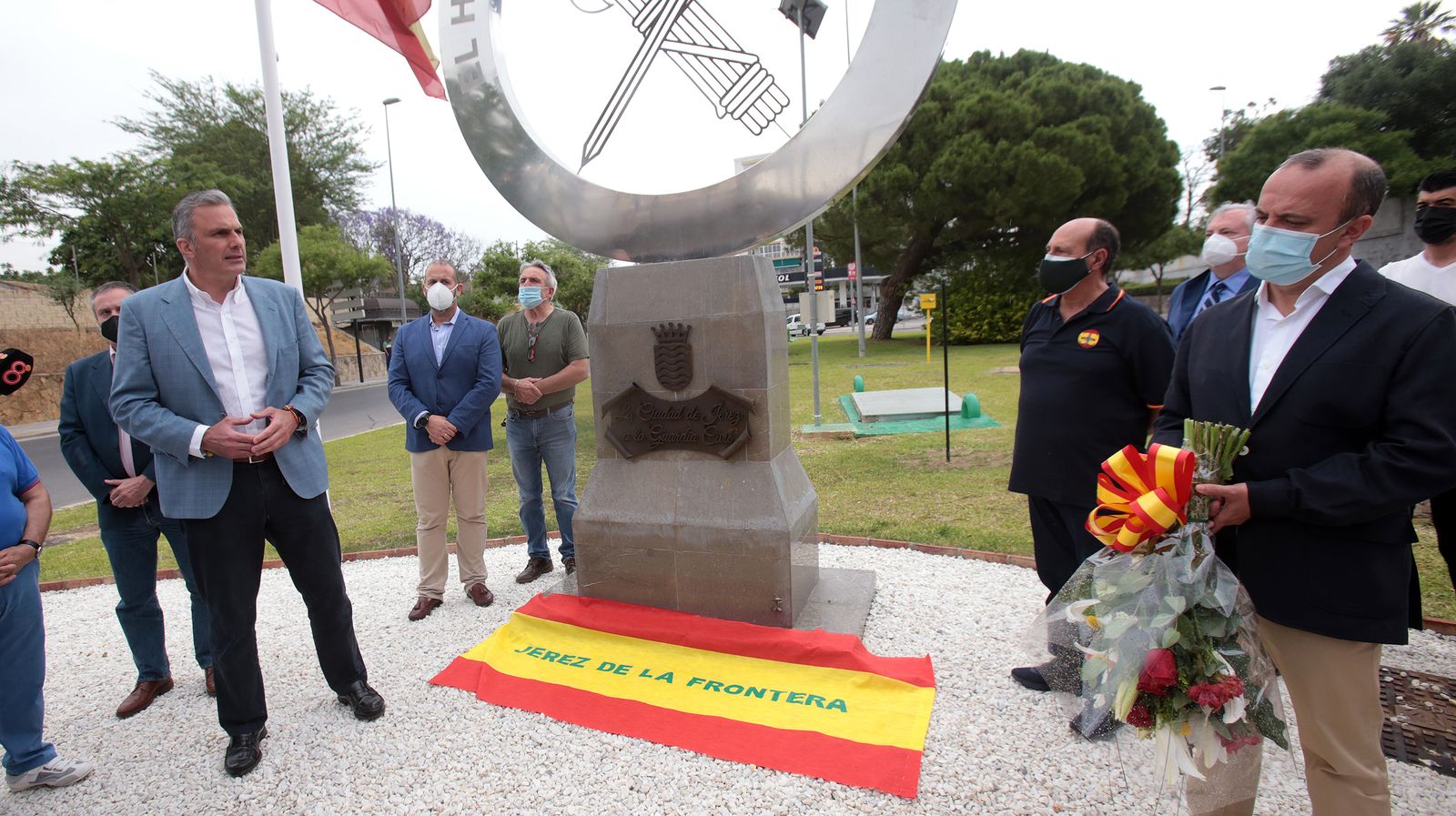 Ortega Smith asiste al homenaje de Vox al guardia civil Agustín Cárdenas en Jerez