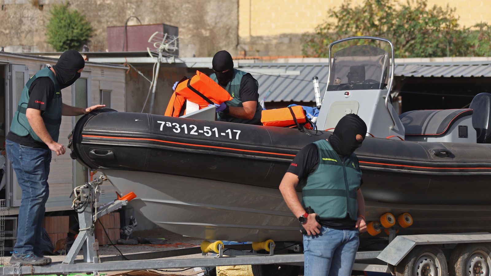 Fotos de los registros de la Guardia Civil en El Cobre
