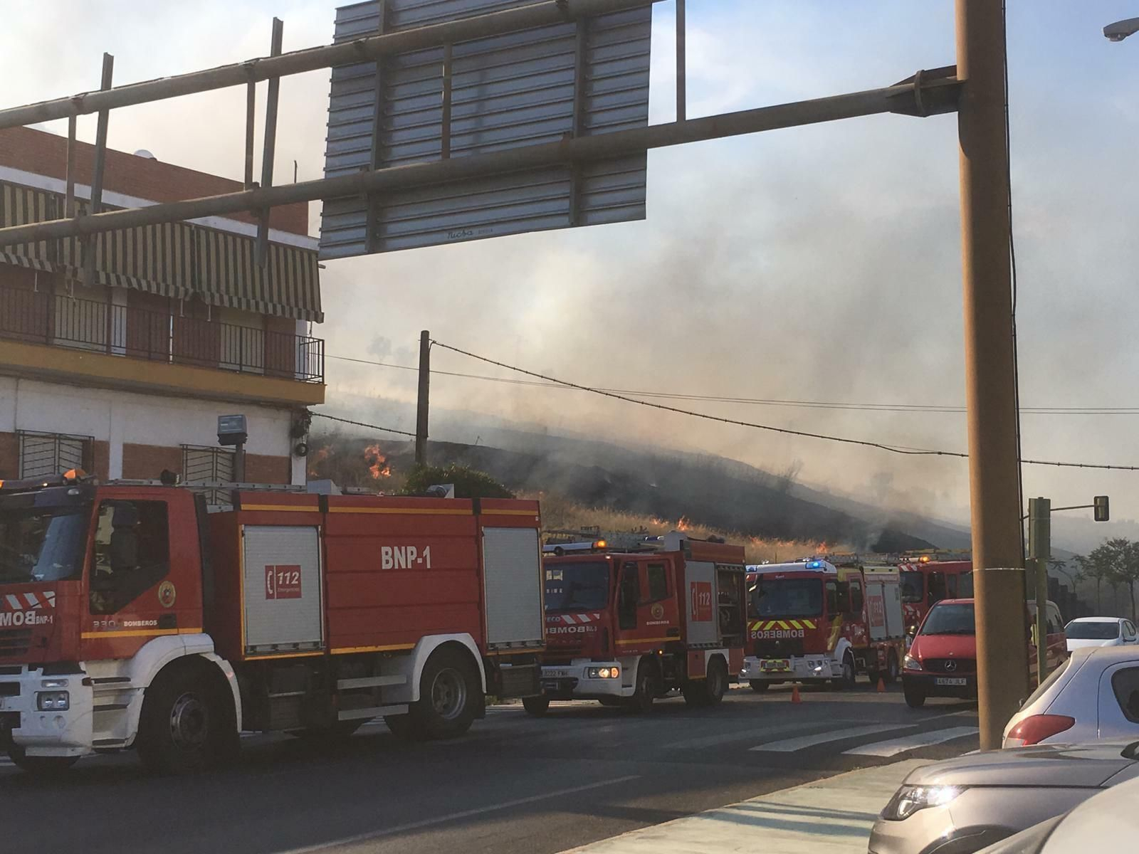 Varias dotaciones de Bomberos se dirigen al nuevo incendio, cuarto en las últimas dos semanas.