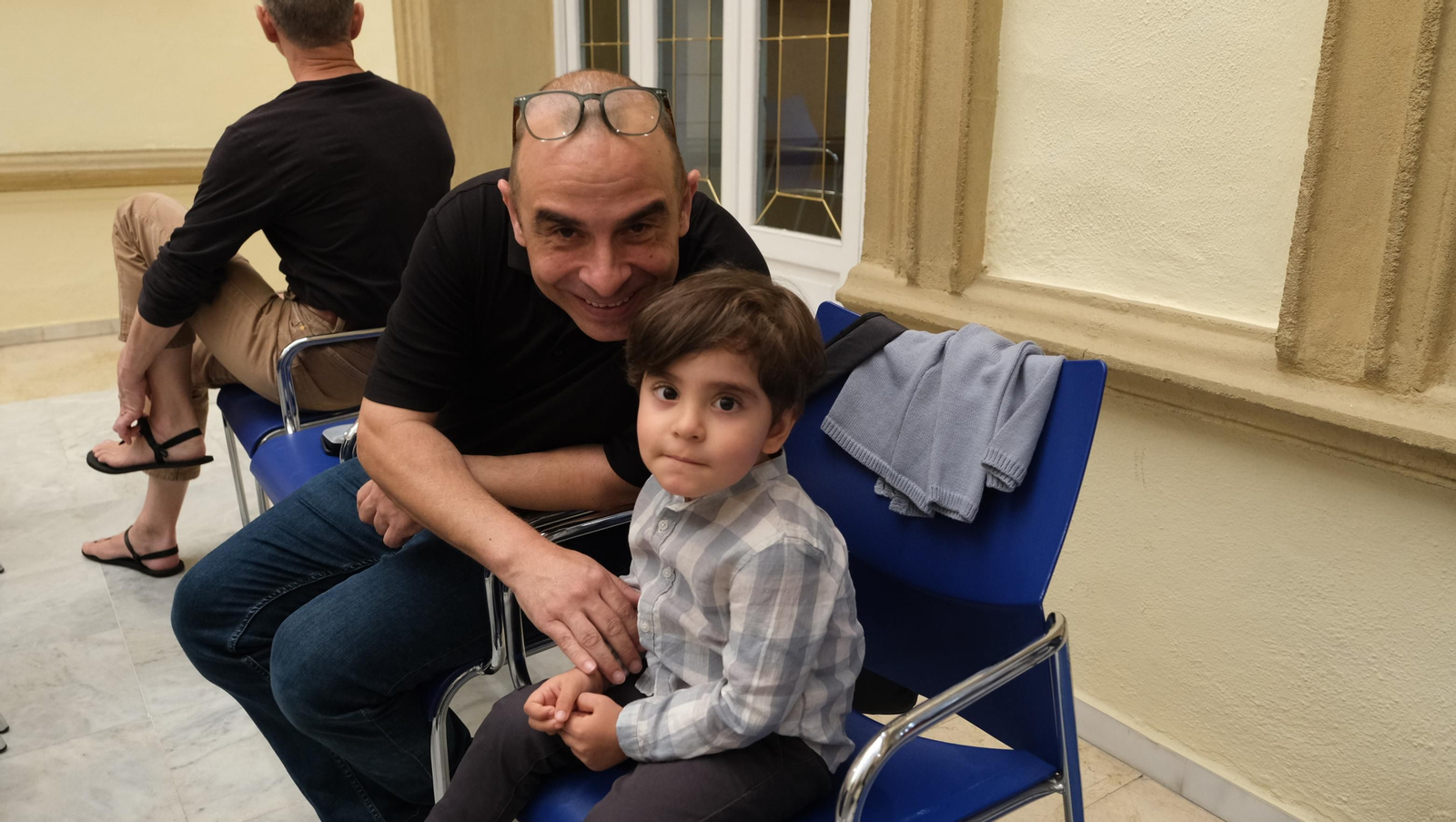 El Doctor Antonio Ríos presenta su libro 'Una Rodilla Feliz', en imágenes