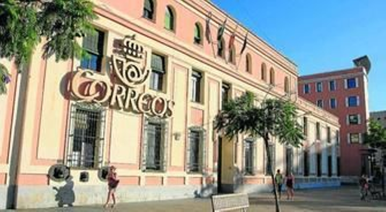 El edificio principal de Correos, que alberga los servicios administrativos, data de 1933.