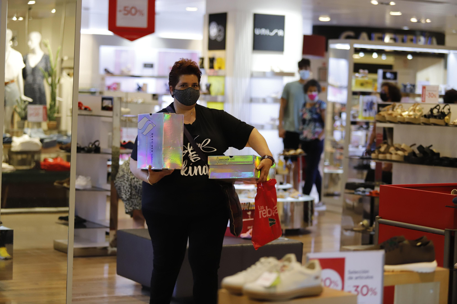 Imágenes de las Rebajas de verano en Huelva