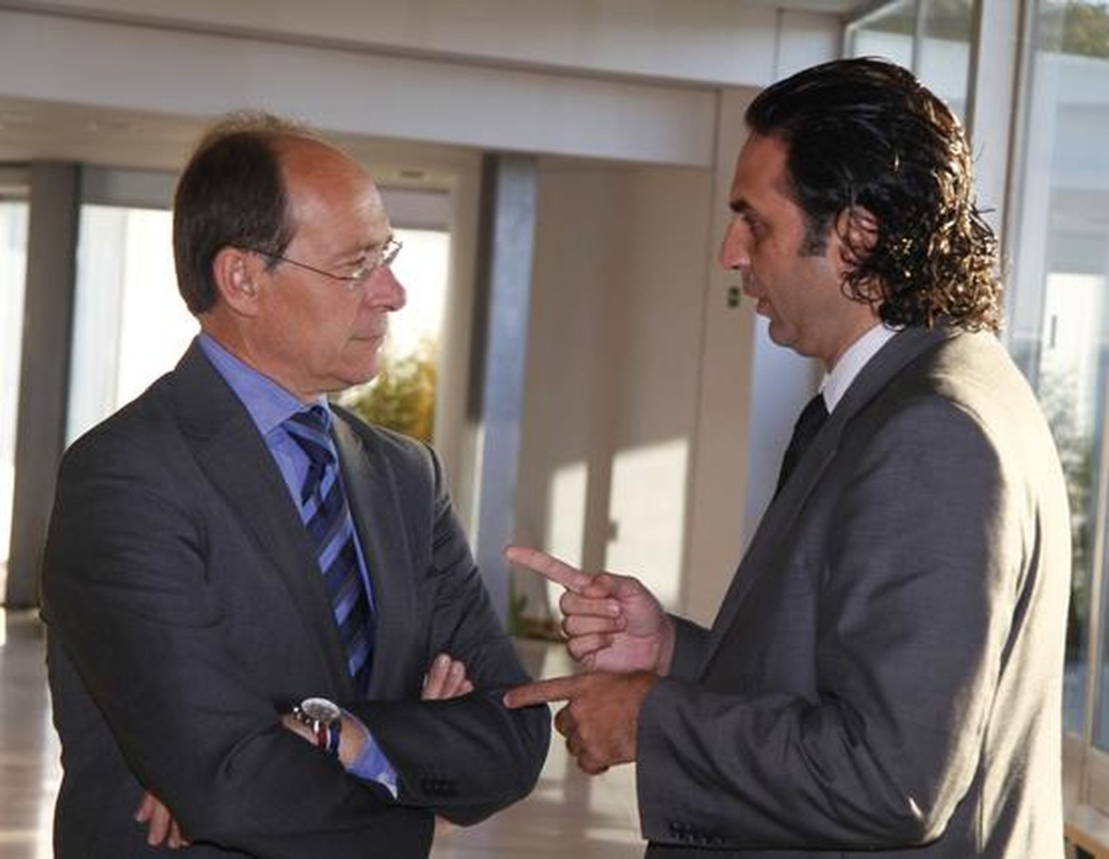 José Juan Díaz Trillo, consejero de Medio Ambiente, charlando.

Foto: JC Vazquez