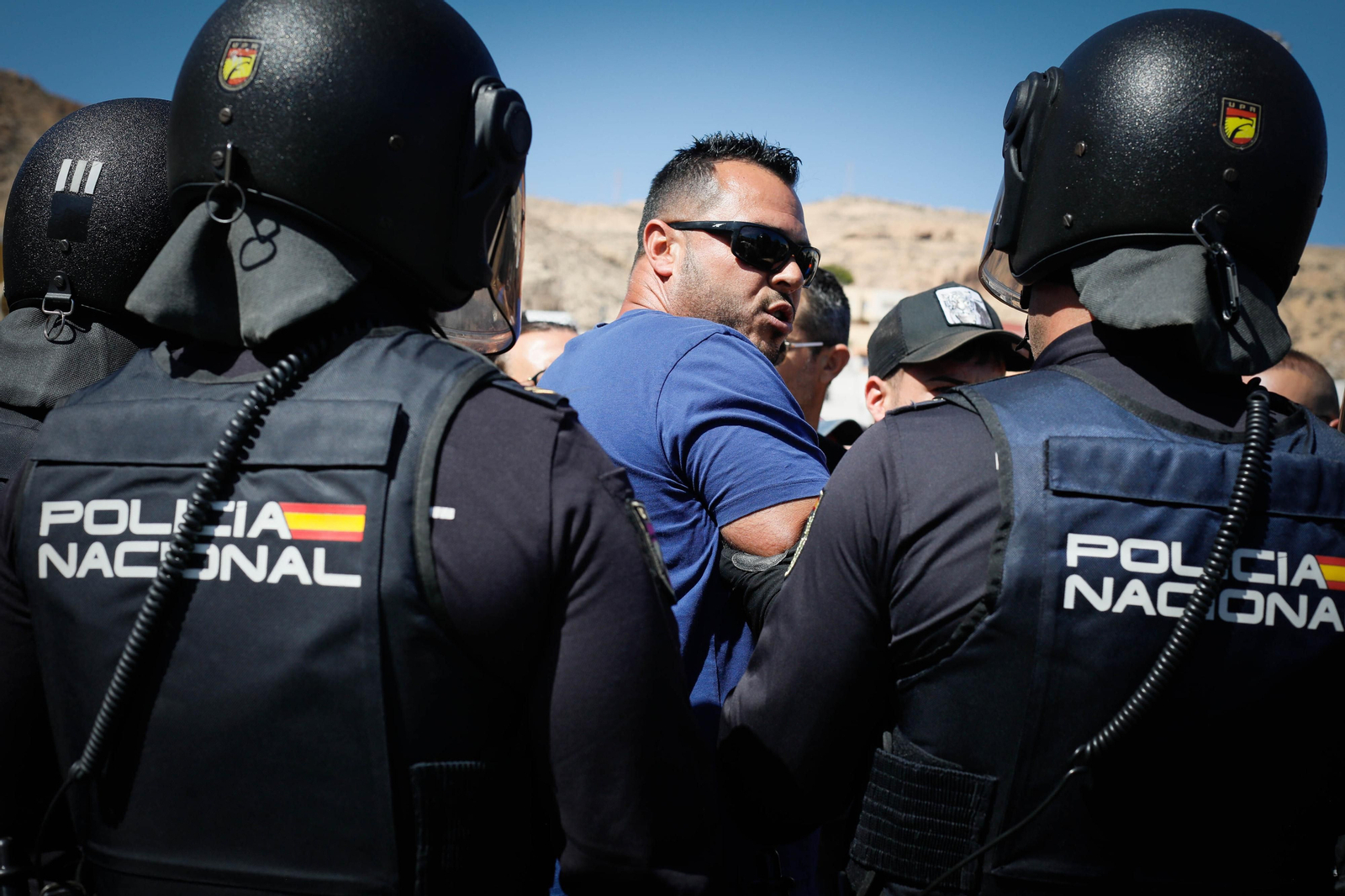 Los agricultores colapsan el puerto de Almería