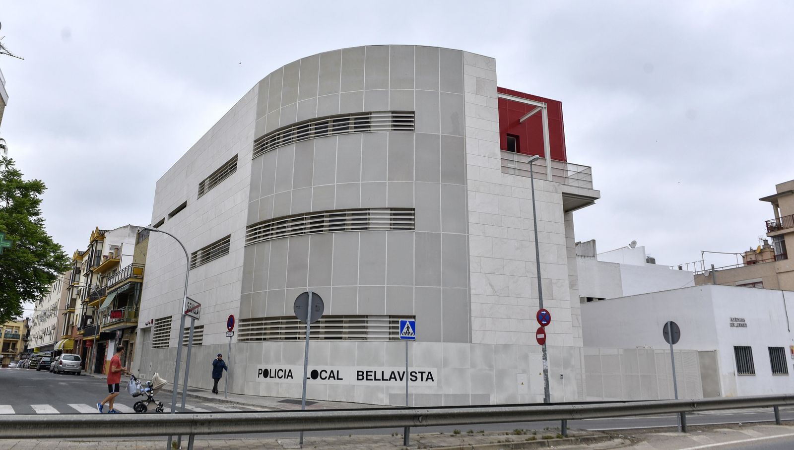 La comisaría de la Policía Local en Bellavista, ubicada en la avenida de Jerez.