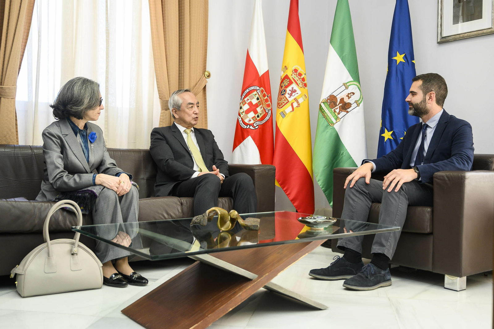 El embajador de Japón se ofrece para estrechar lazos culturales, empresariales y turísticos con Almería