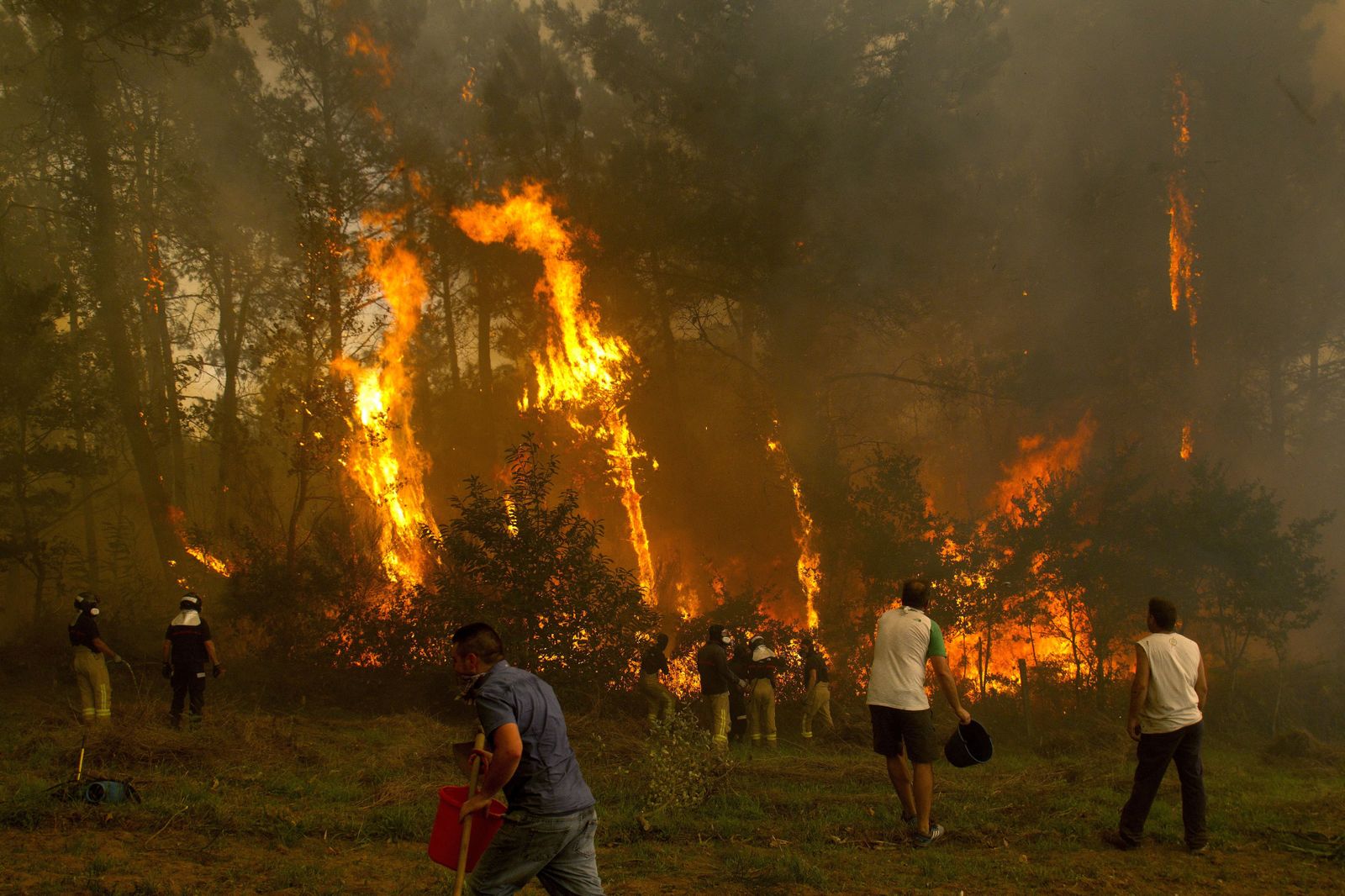 Los incendios declarados en Galicia, en imágenes