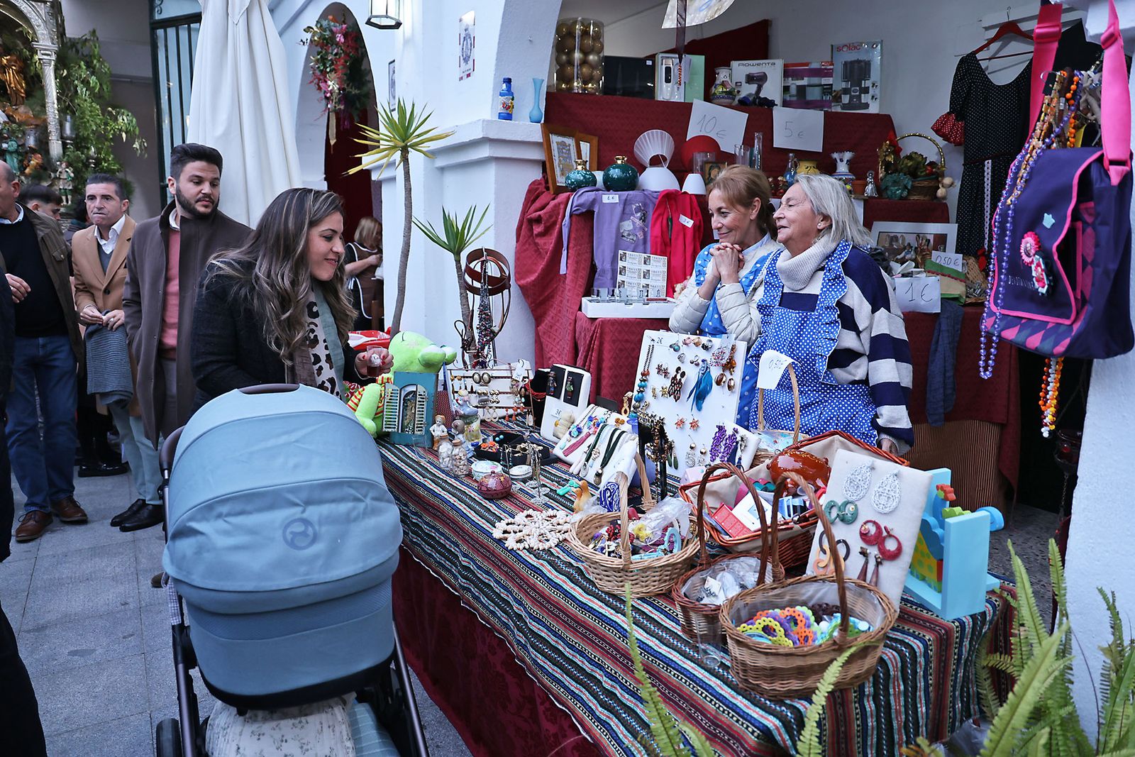 Imágenes de la Zambombaen la Hermandad del Rocío de Huelva