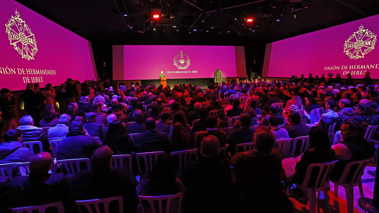 LLeno en la presentación en La Atalaya del cartel de la Semana Santa de Jerez 2023.