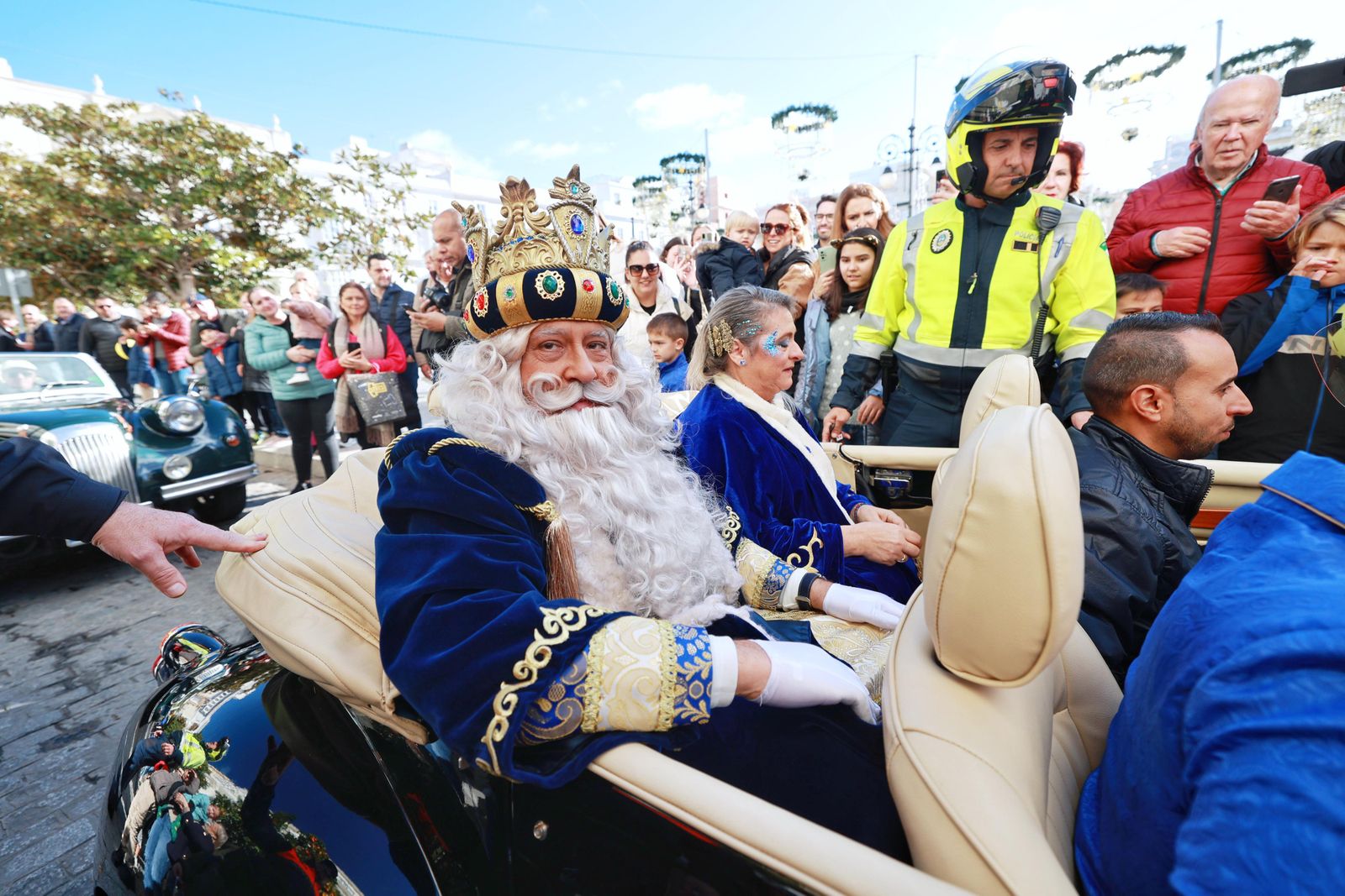Las imágenes de la visita de los Reyes Magos a Cádiz