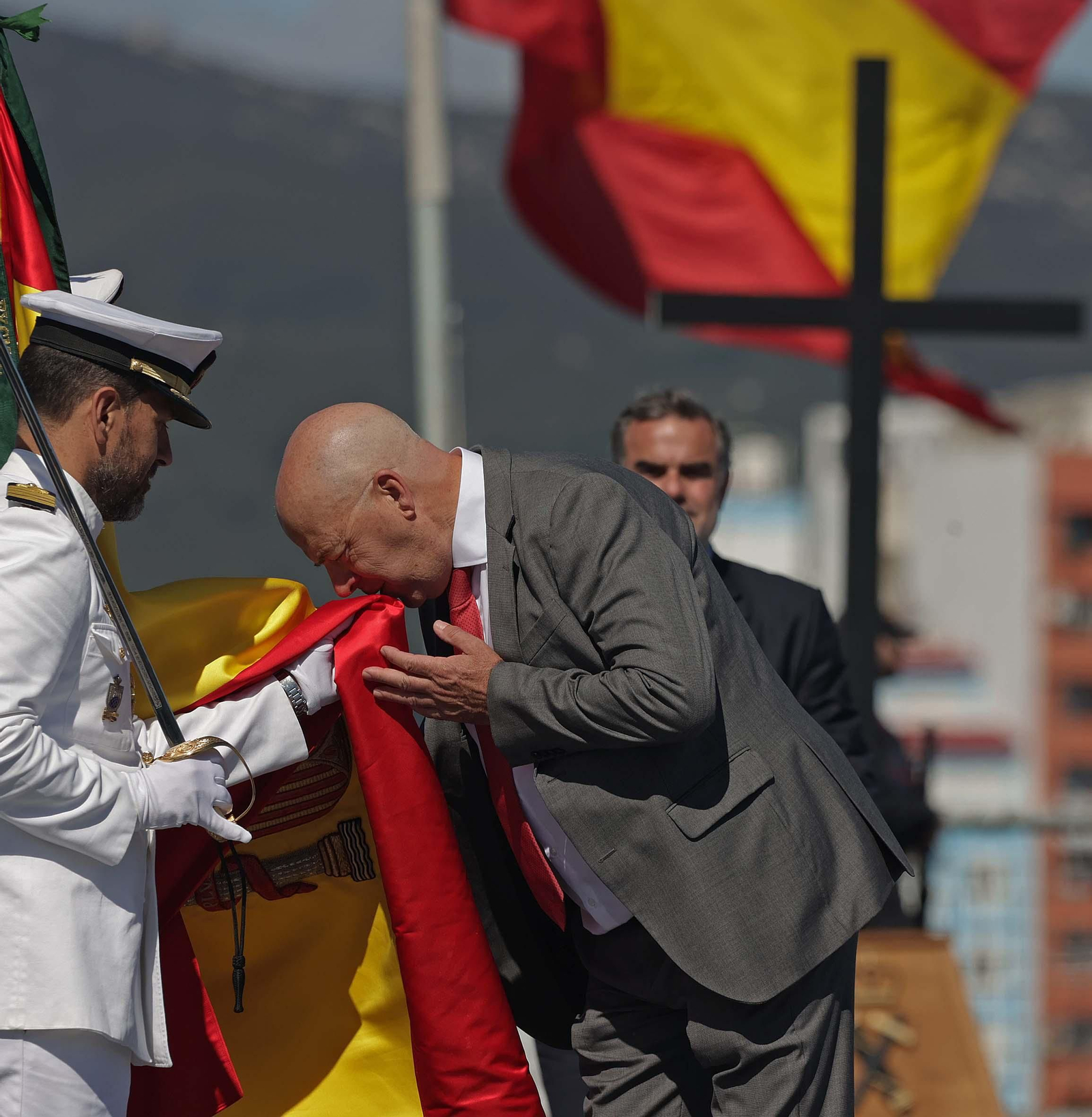 Fotos de la Jura de Bandera para personal civil a bordo del Buque de Asalto Anfibio 'Castilla' en Algeciras