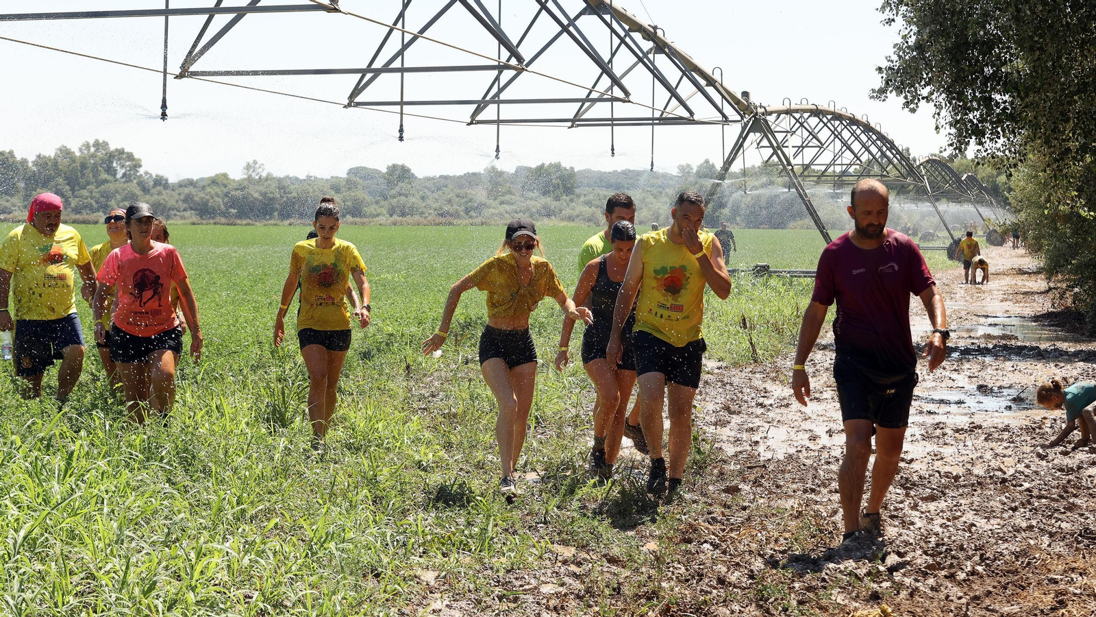 Búscate en la VII Carrera del Barro en La Barca