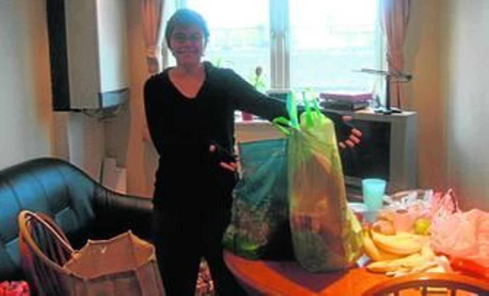 Ana muestra algunos de los recados que tiene que realizar en uno de sus días de trabajo.