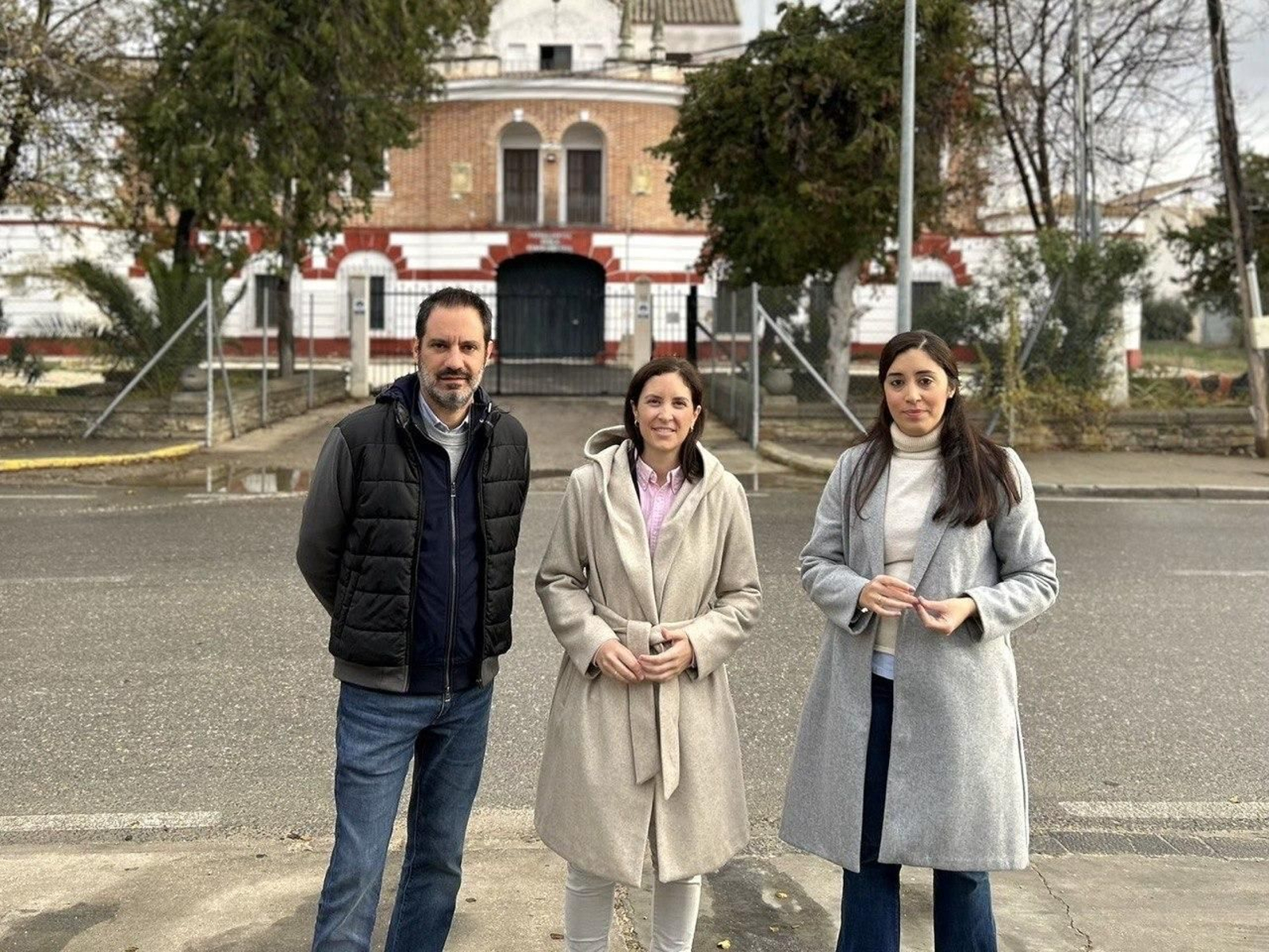 Julio Criado, Cristina Casanueva y Ana Rosa Ruz. Julio Criado, Cristina Casanueva y Ana Rosa Ruz.