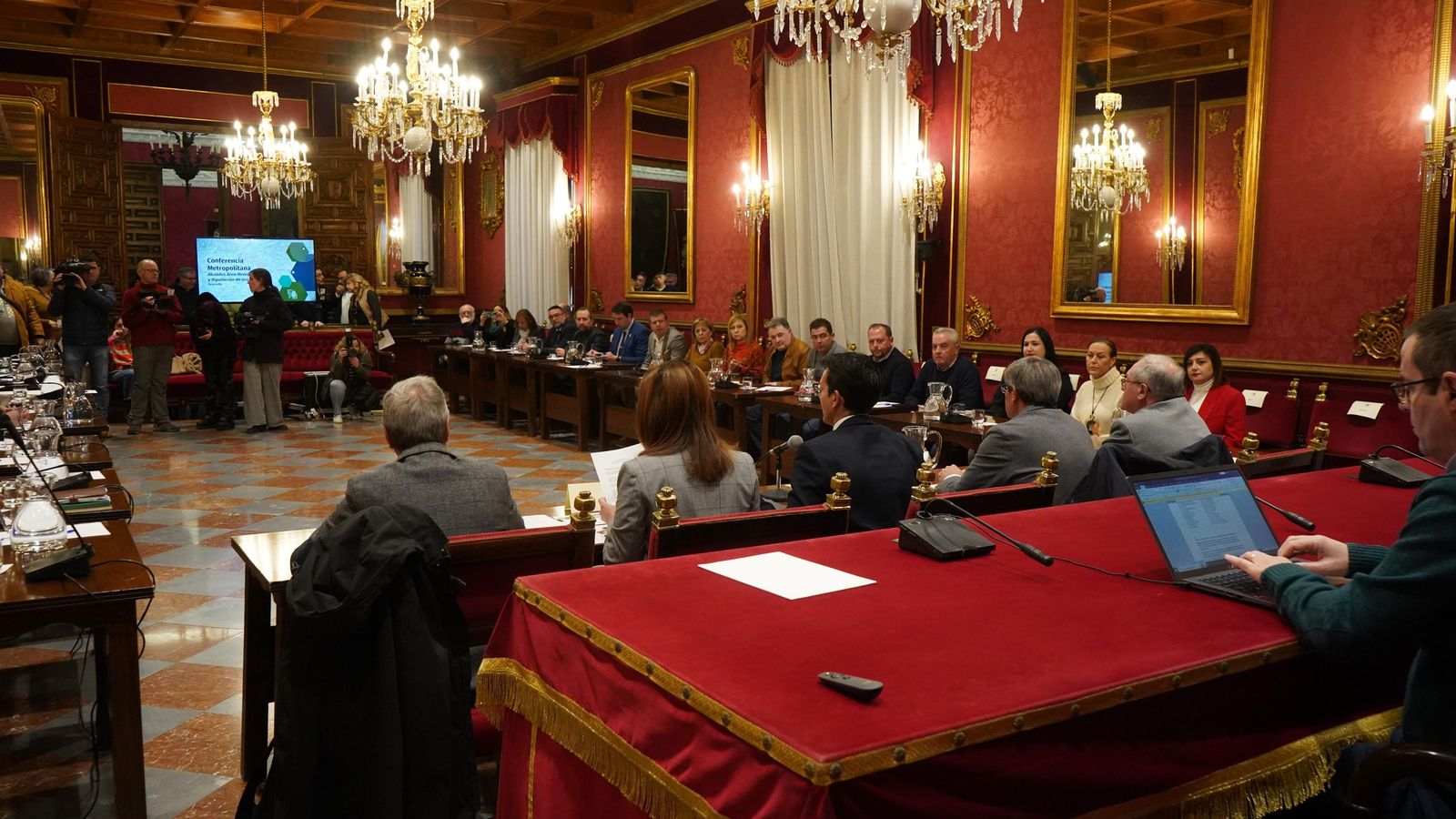 Imagen de la reunión en el Salón de Plenos.