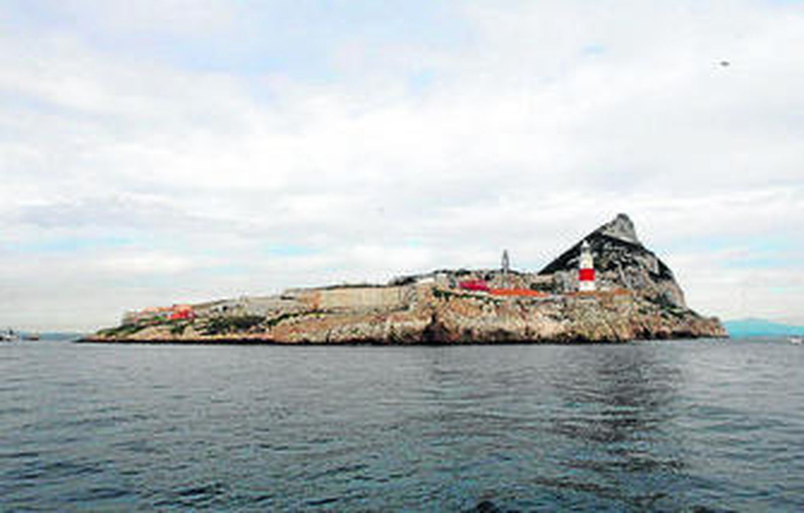 Instantánea del Peñón y de las aguas que lo rodean.