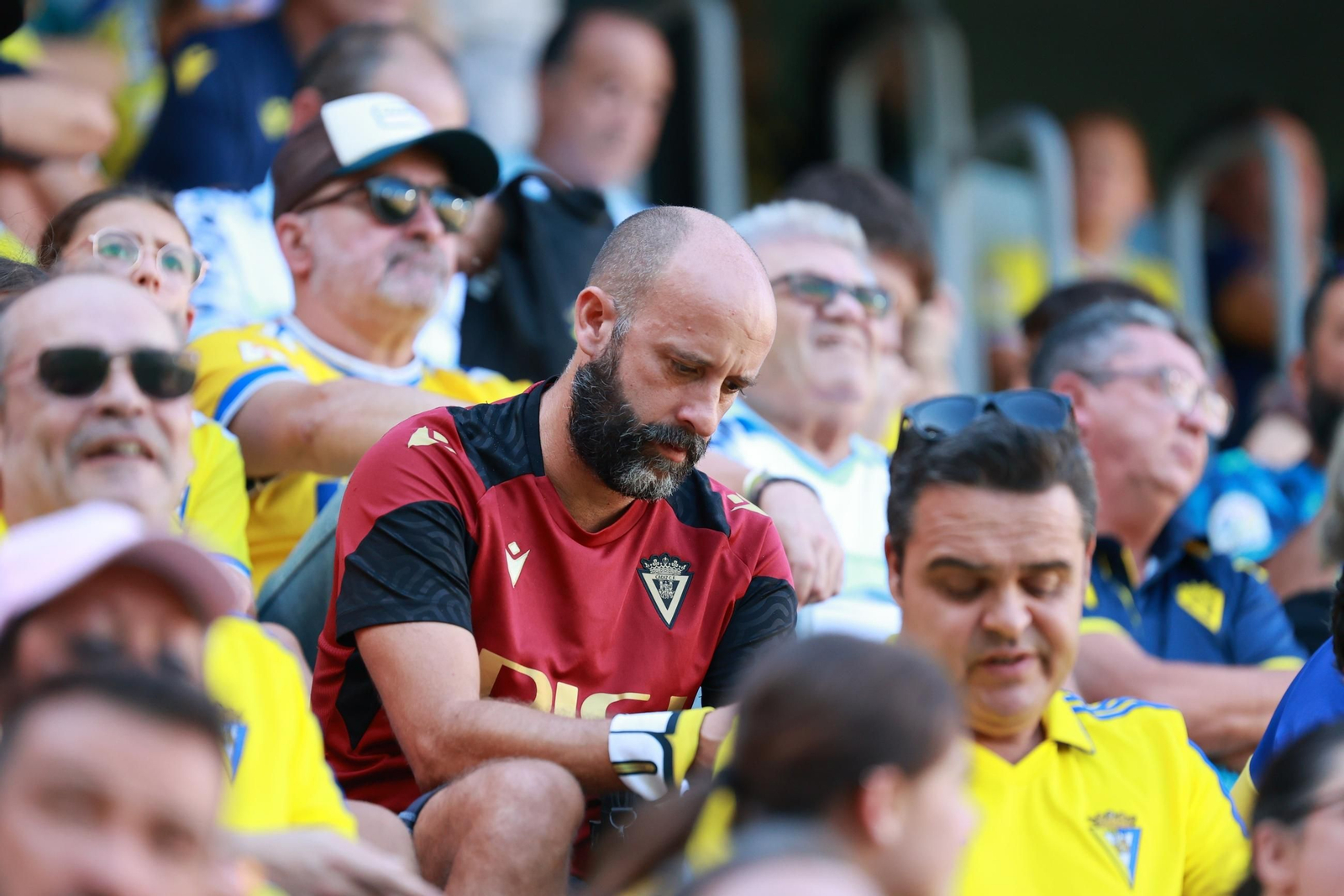 Búscate entre las fotos del partido de fútbol Cádiz CF - CD Eldense