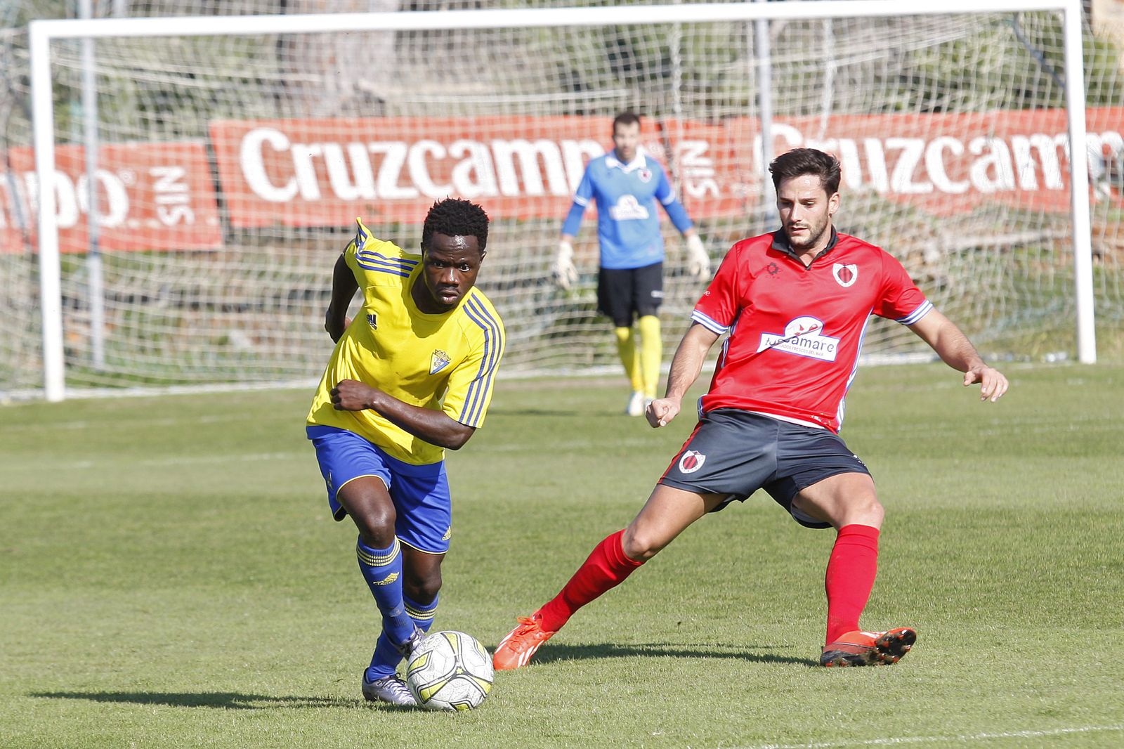 Weiss, ausente en el choque de hoy por lesión, emprende un avance en el partido contra el Cartaya.