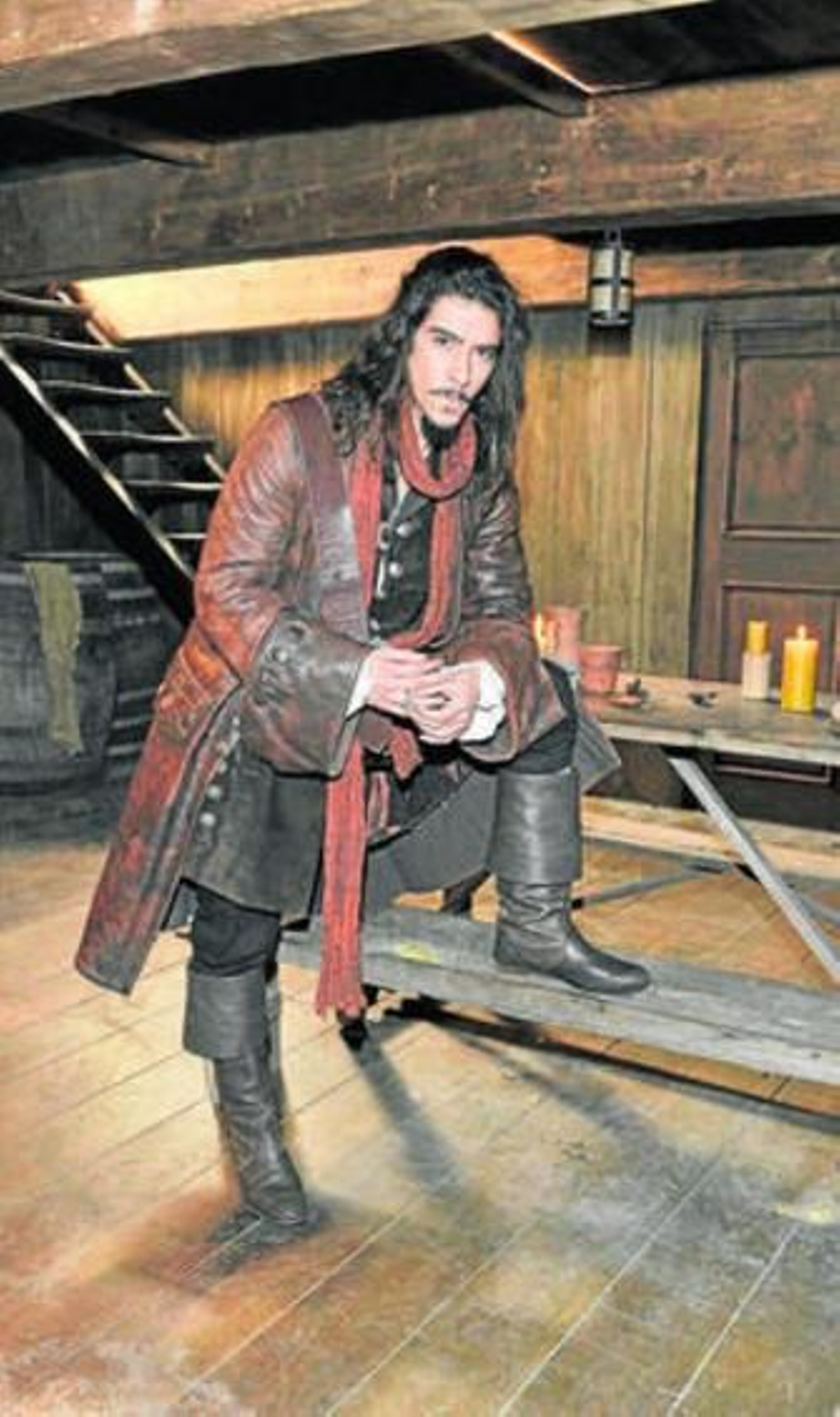 Óscar Jaenada, durante el rodaje de 'Piratas'.