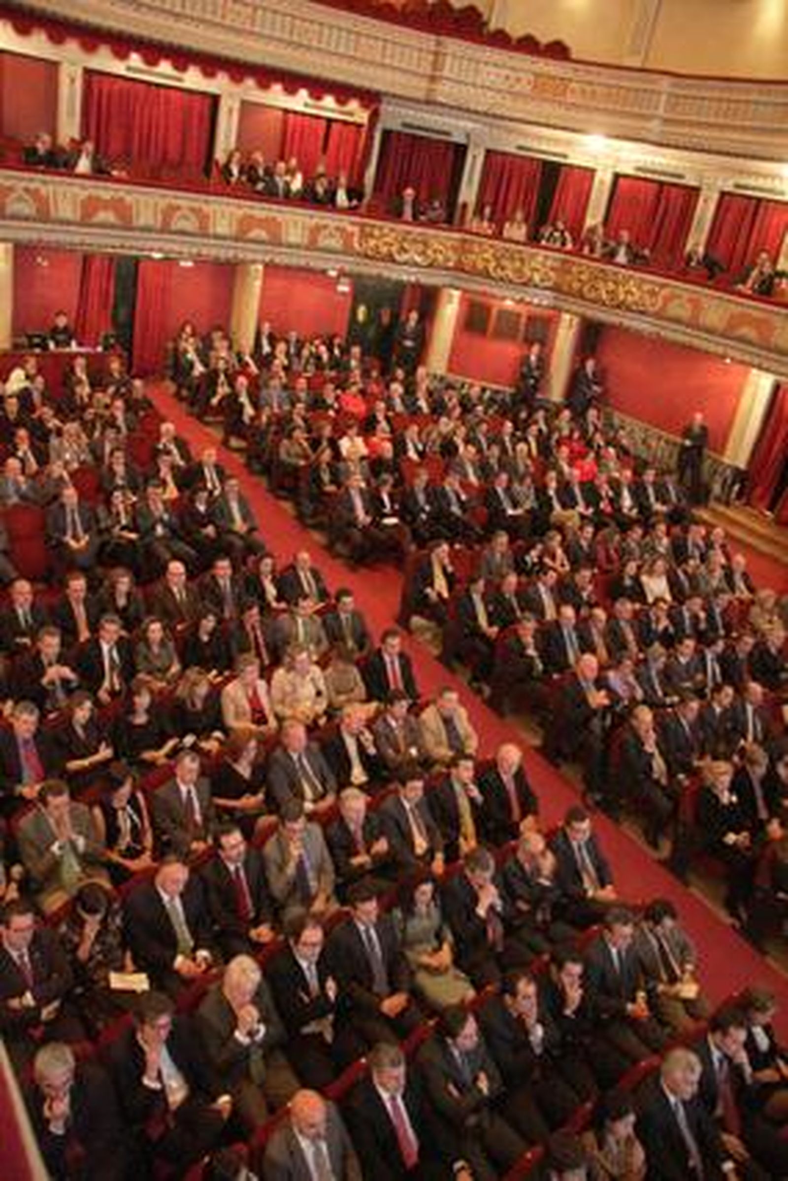 El Lope de Vega se llenó en la presentación del anuario.