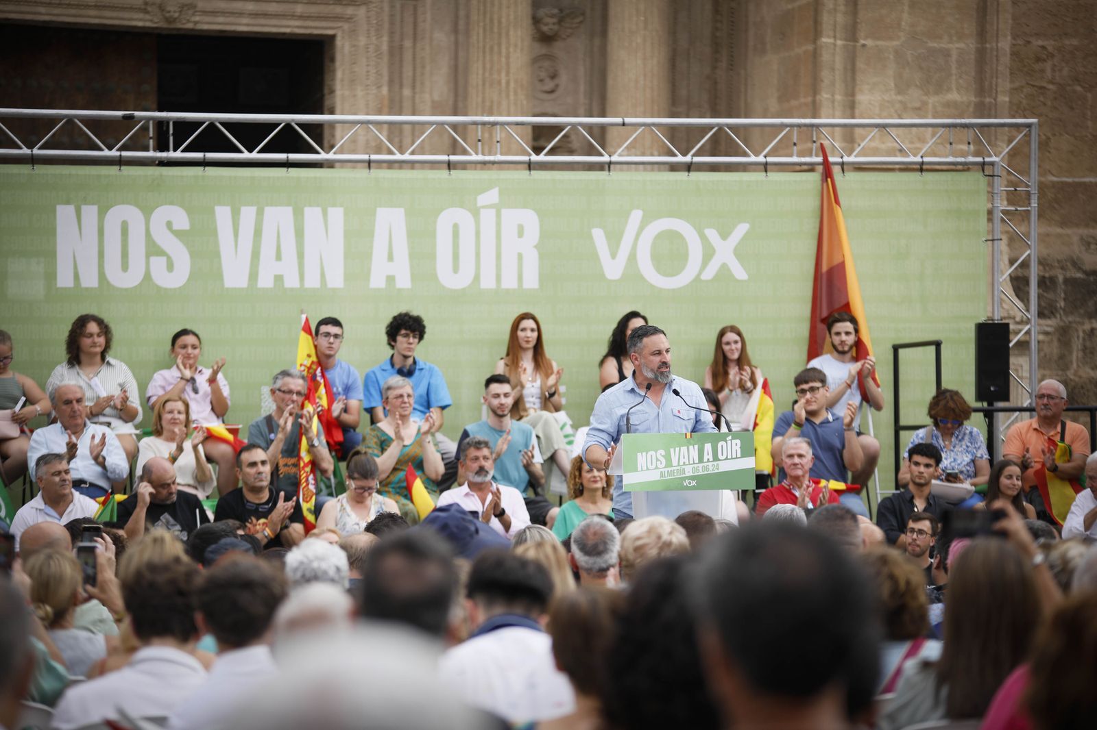 Imágenes de campaña para las elecciones europeas de VOX