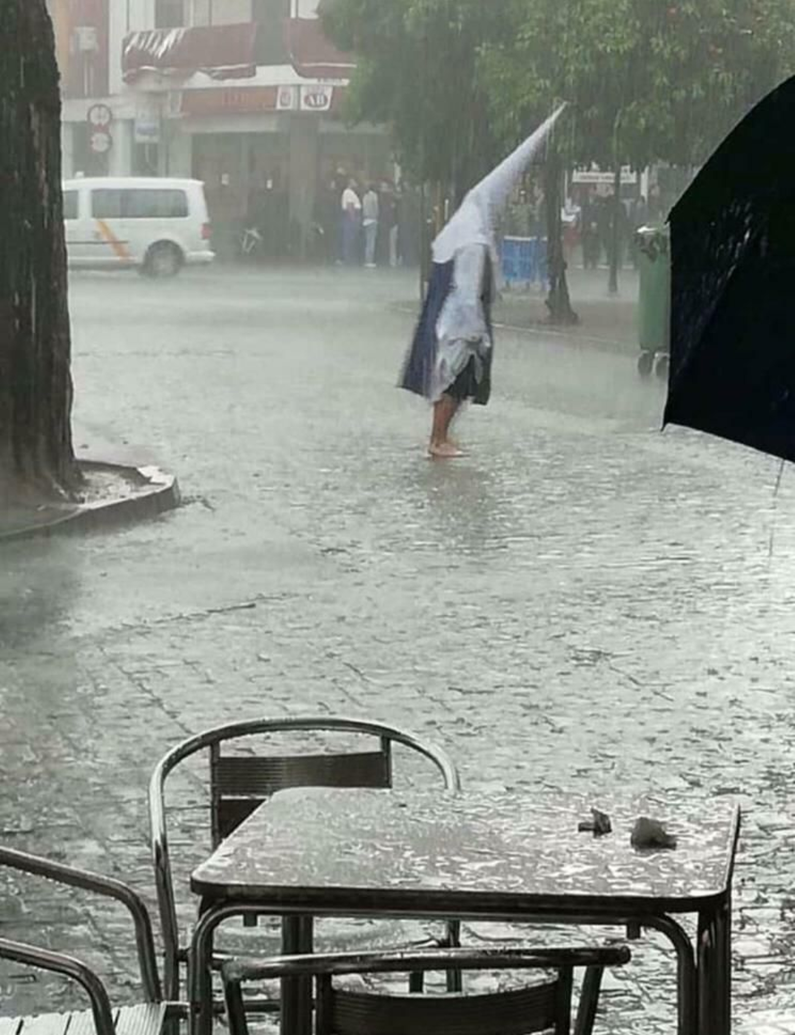 Intensa granizada en el Jueves Santo en Sevilla
