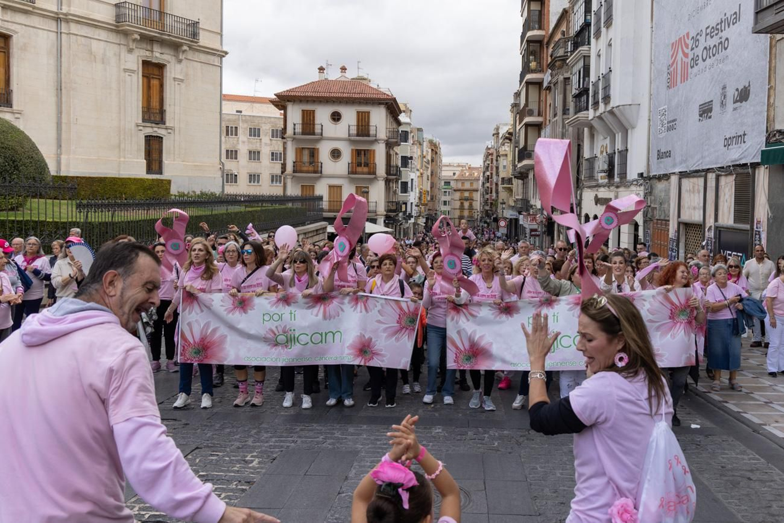 Jaén se viste de rosa con una marcha reivindicativa contra el cáncer de mama