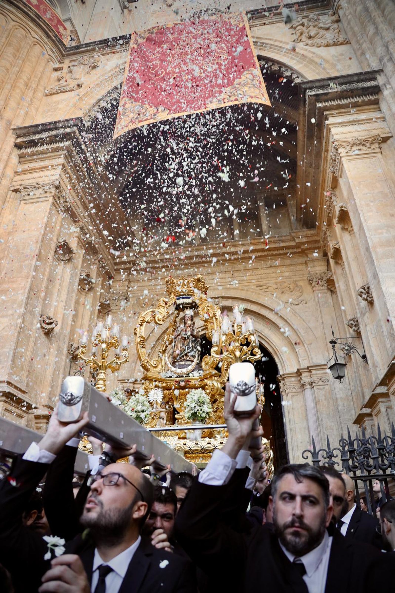 La procesión de la Virgen de la Victoria de Málaga, en imágenes