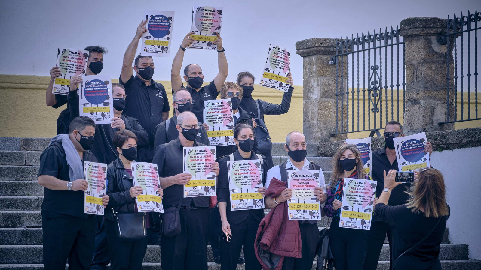 La Hostelería de Cádiz se moviliza en demanda de ayuda por los efectos de  la Covid-19
