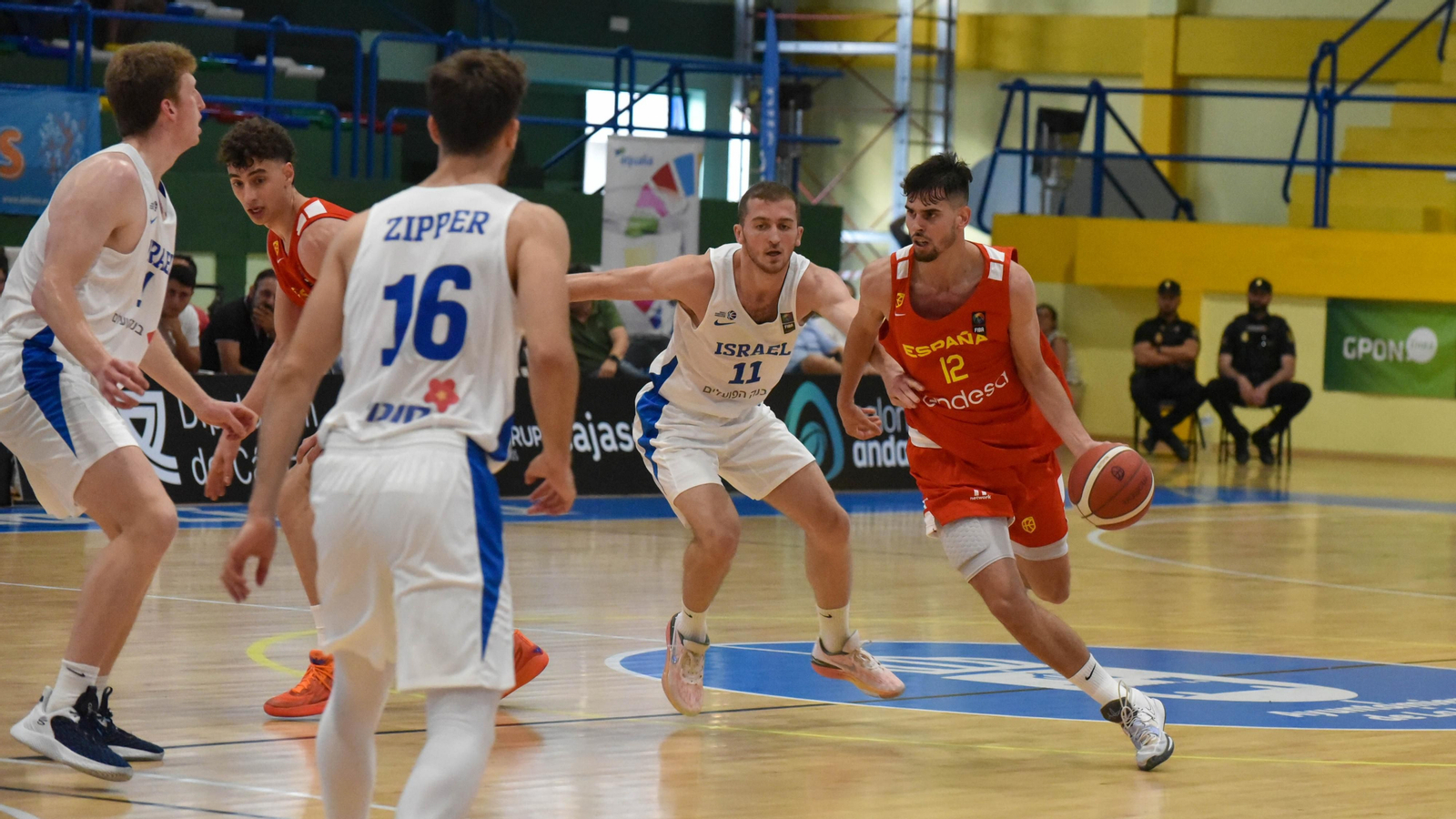 Las fotos de la primera jornada del Torneo Intenacional de Baloncesto U-20 de La Línea