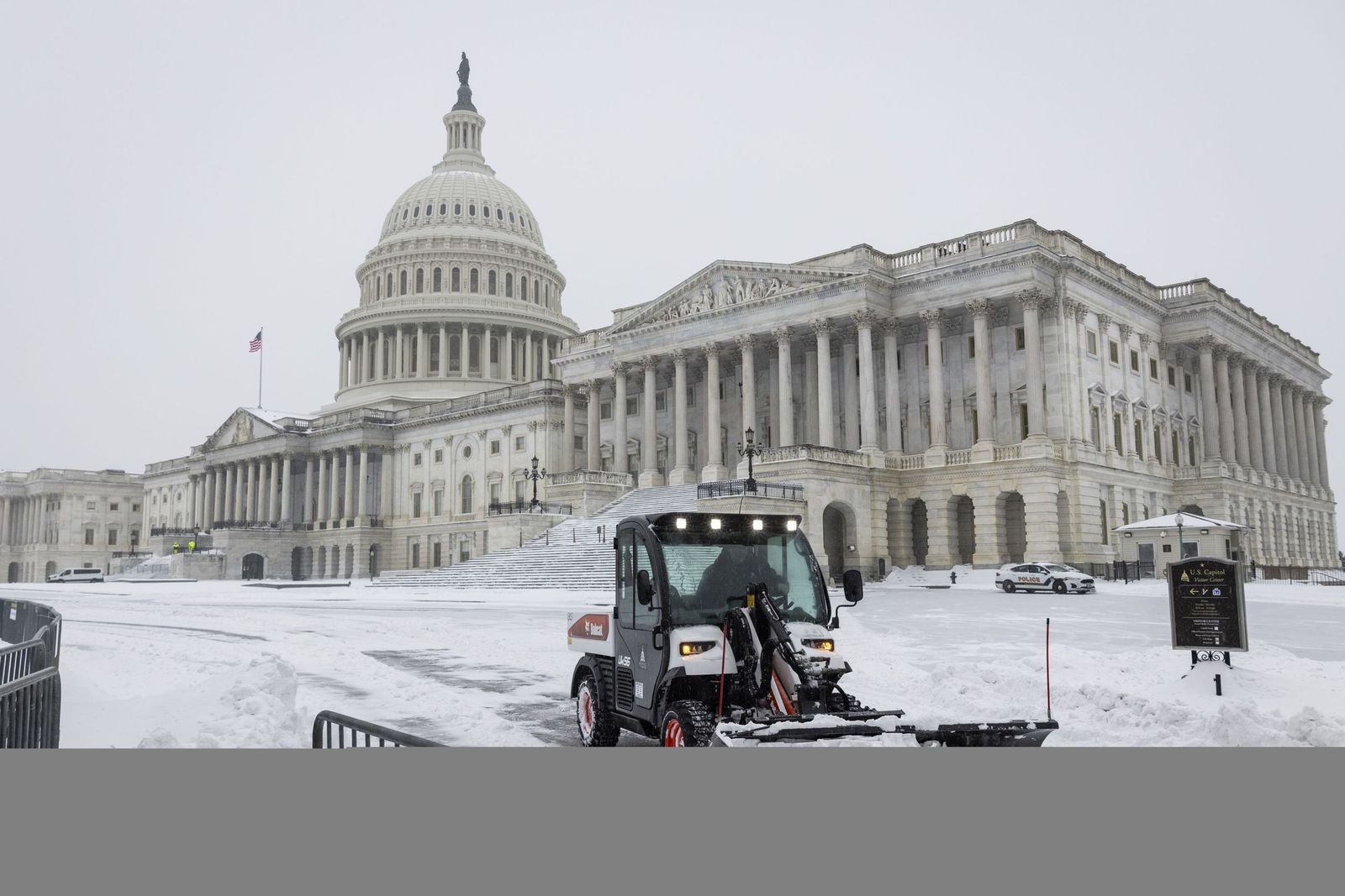 Las gélidas y blancas imágenes que deja la tormenta monstruosa en los EEUU